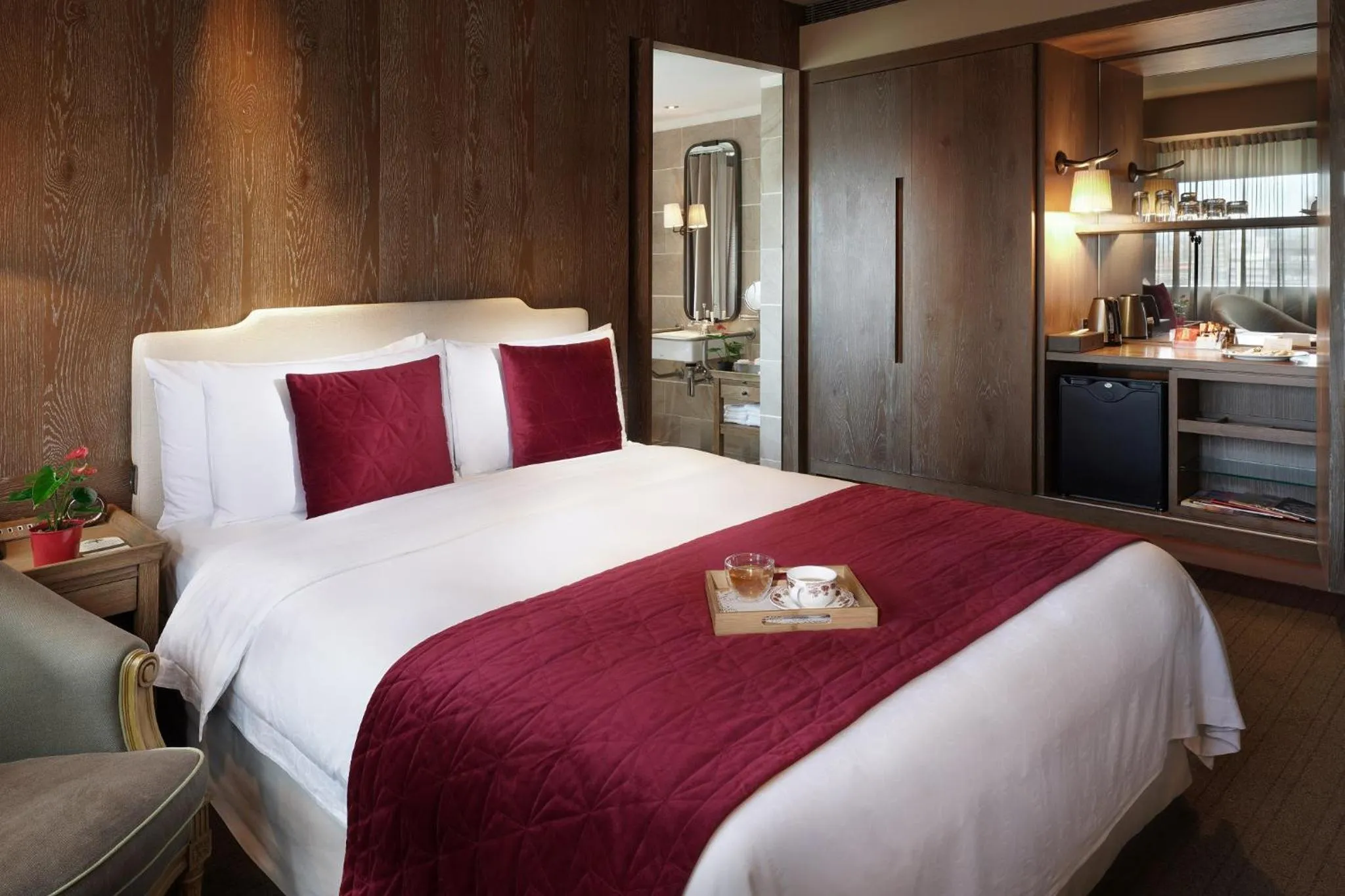 Bed in Palais de Chine Hotel