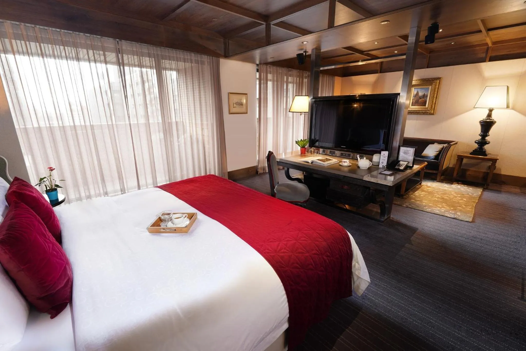 Bed in Palais de Chine Hotel