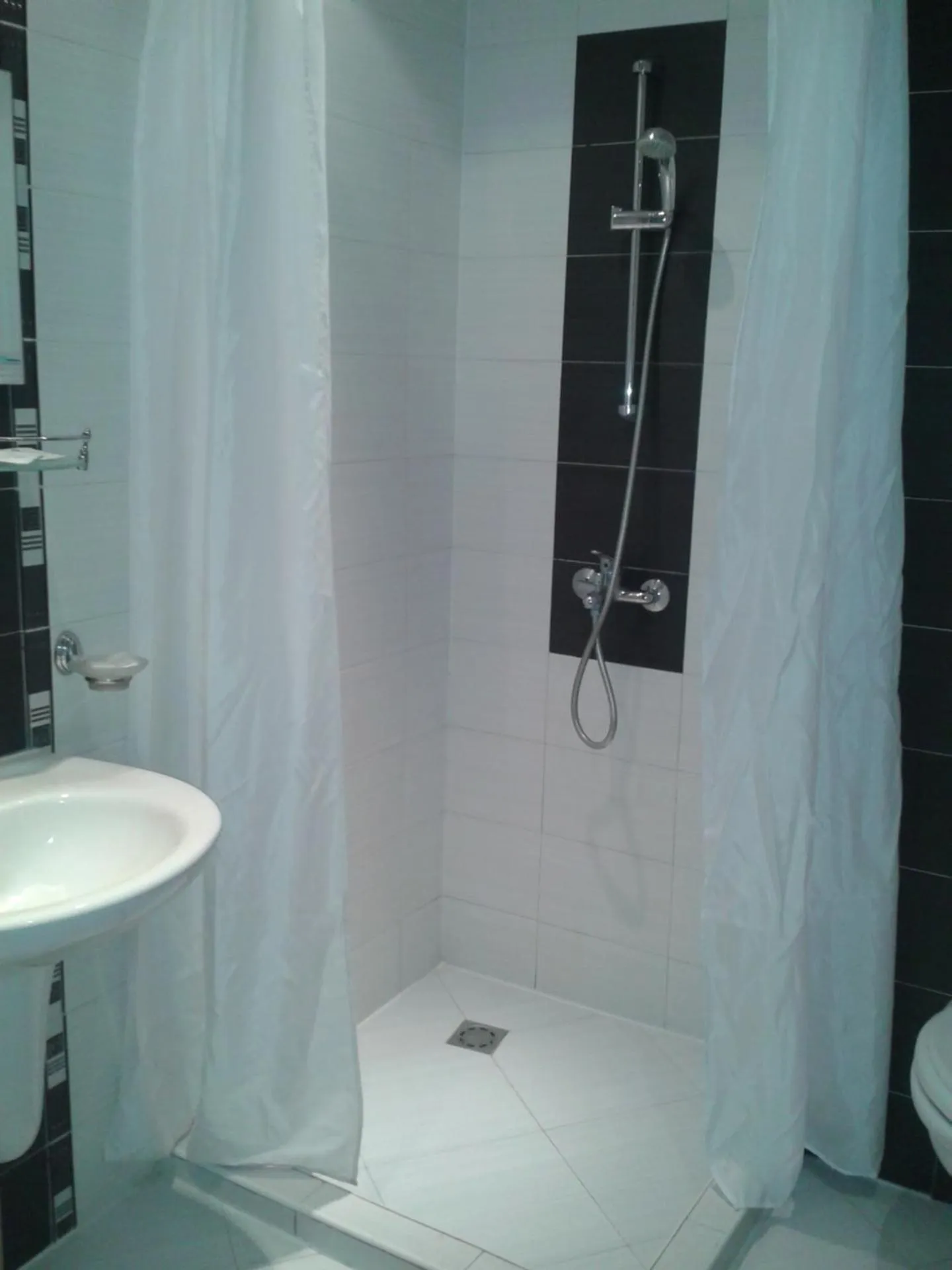 Bathroom in Hotel Seasons 2