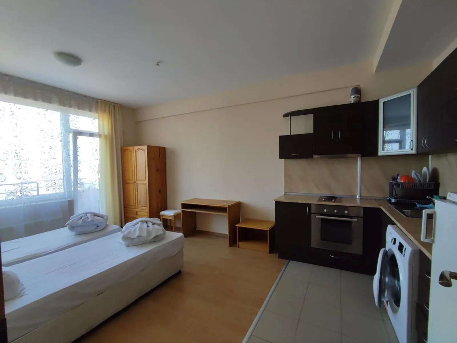 Kitchen or kitchenette, Bed in Hotel Seasons 2