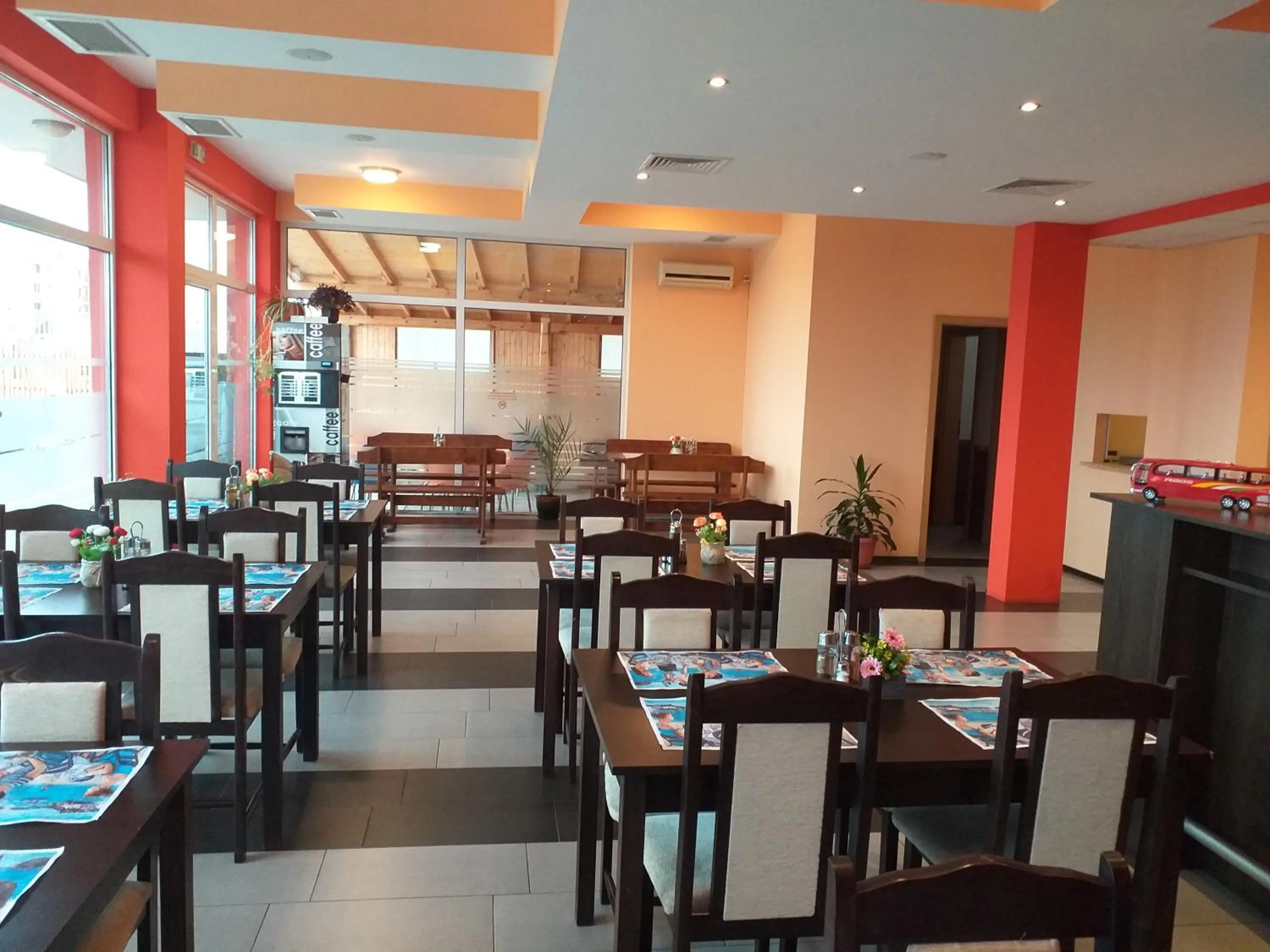 Restaurant/places to eat in Hotel Seasons 2