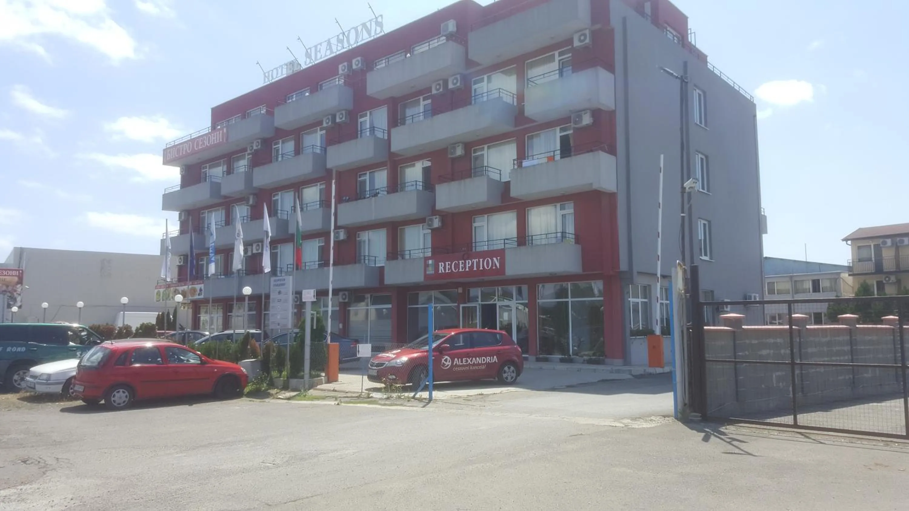 Property building in Hotel Seasons 2