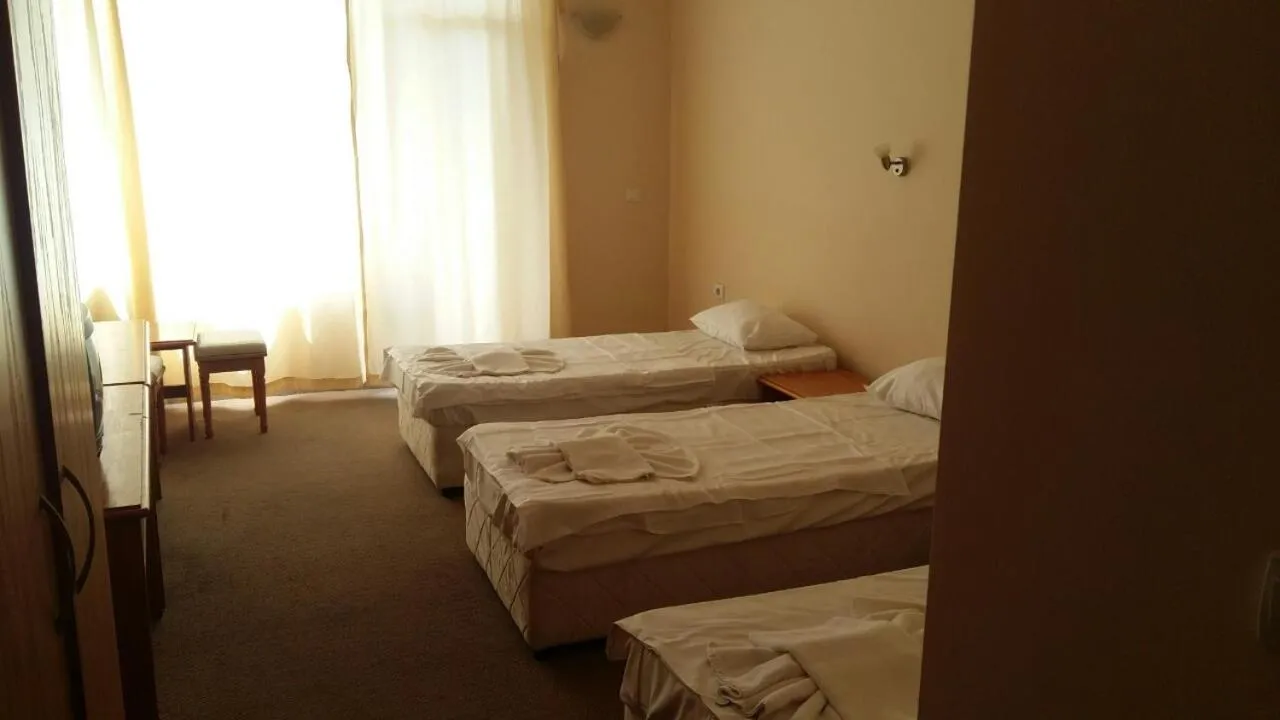 Photo of the whole room, Bed in Hotel Seasons 2