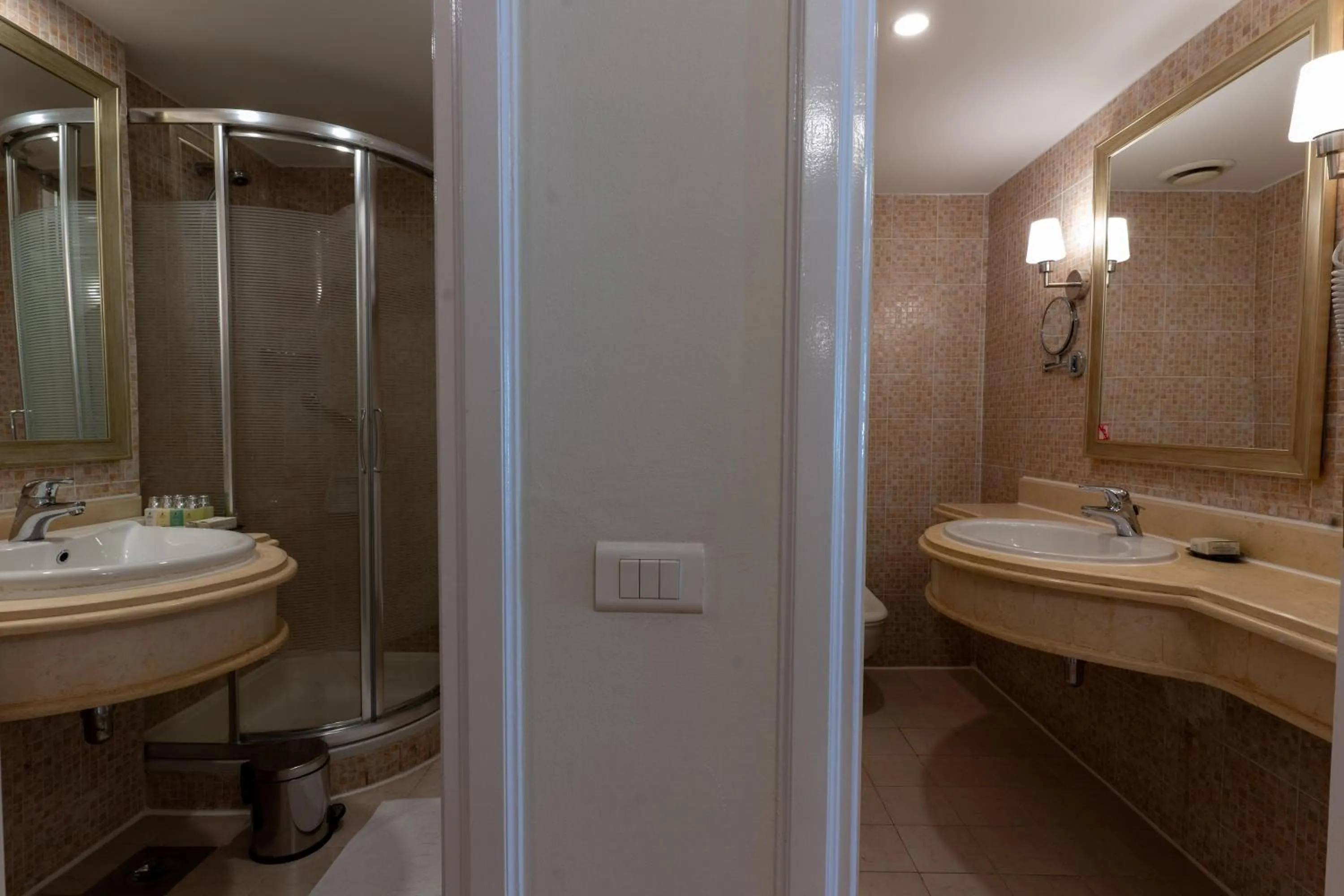 Bathroom in Baron Palms Adults Friendly Only 16 years plus Boutique Hotel Style