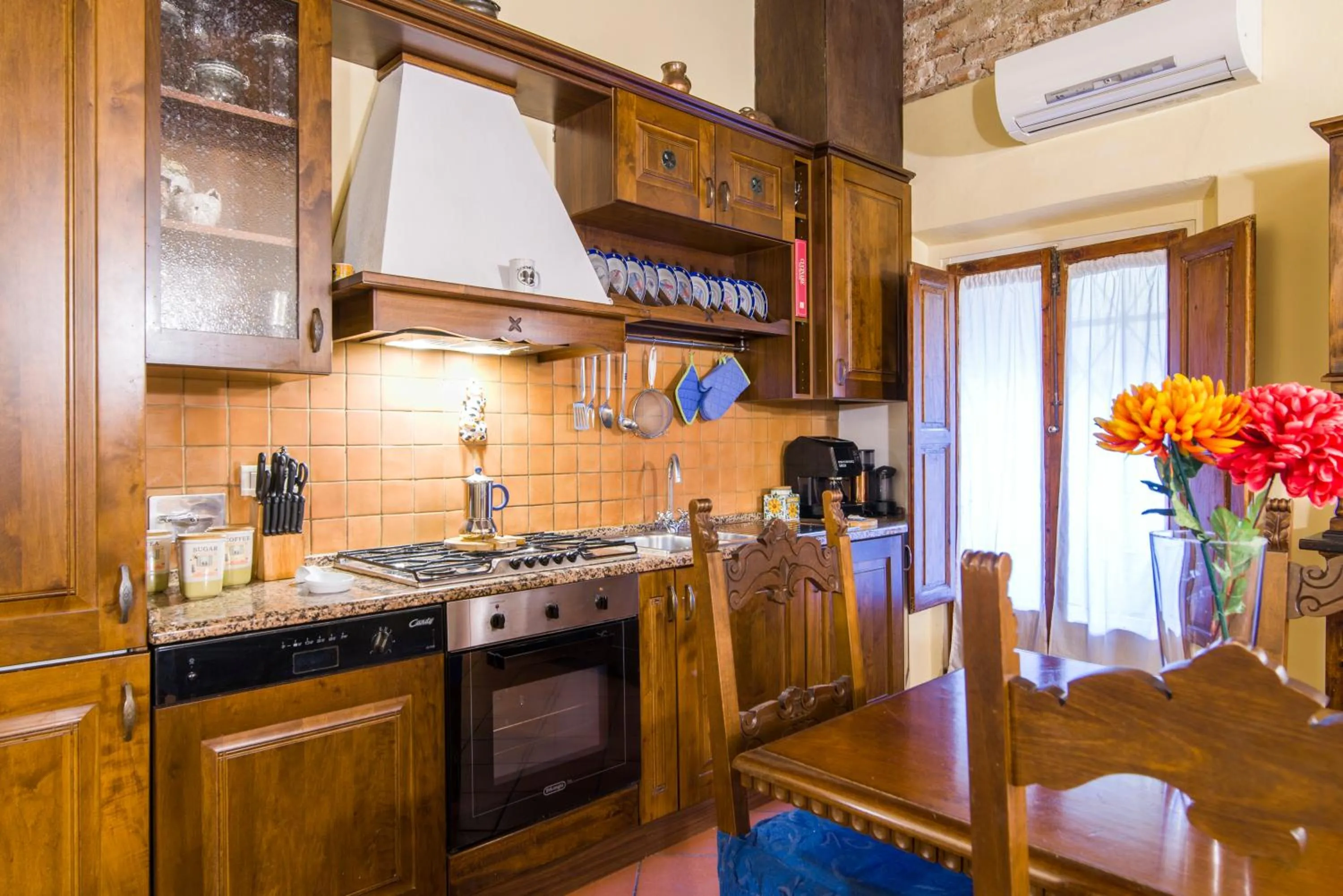 GuestHost - Florence Ariento Romantic Apartment