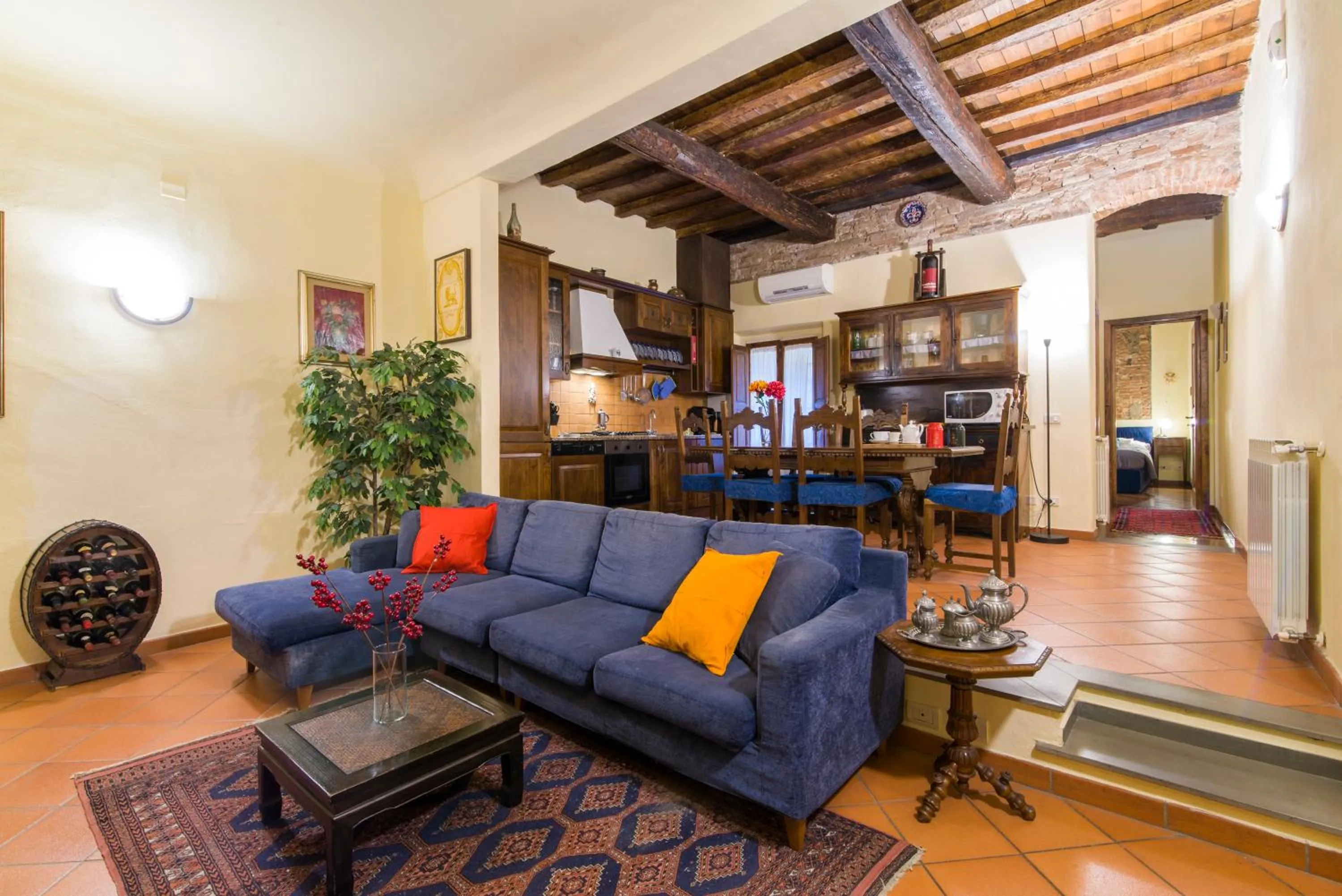 GuestHost - Florence Ariento Romantic Apartment