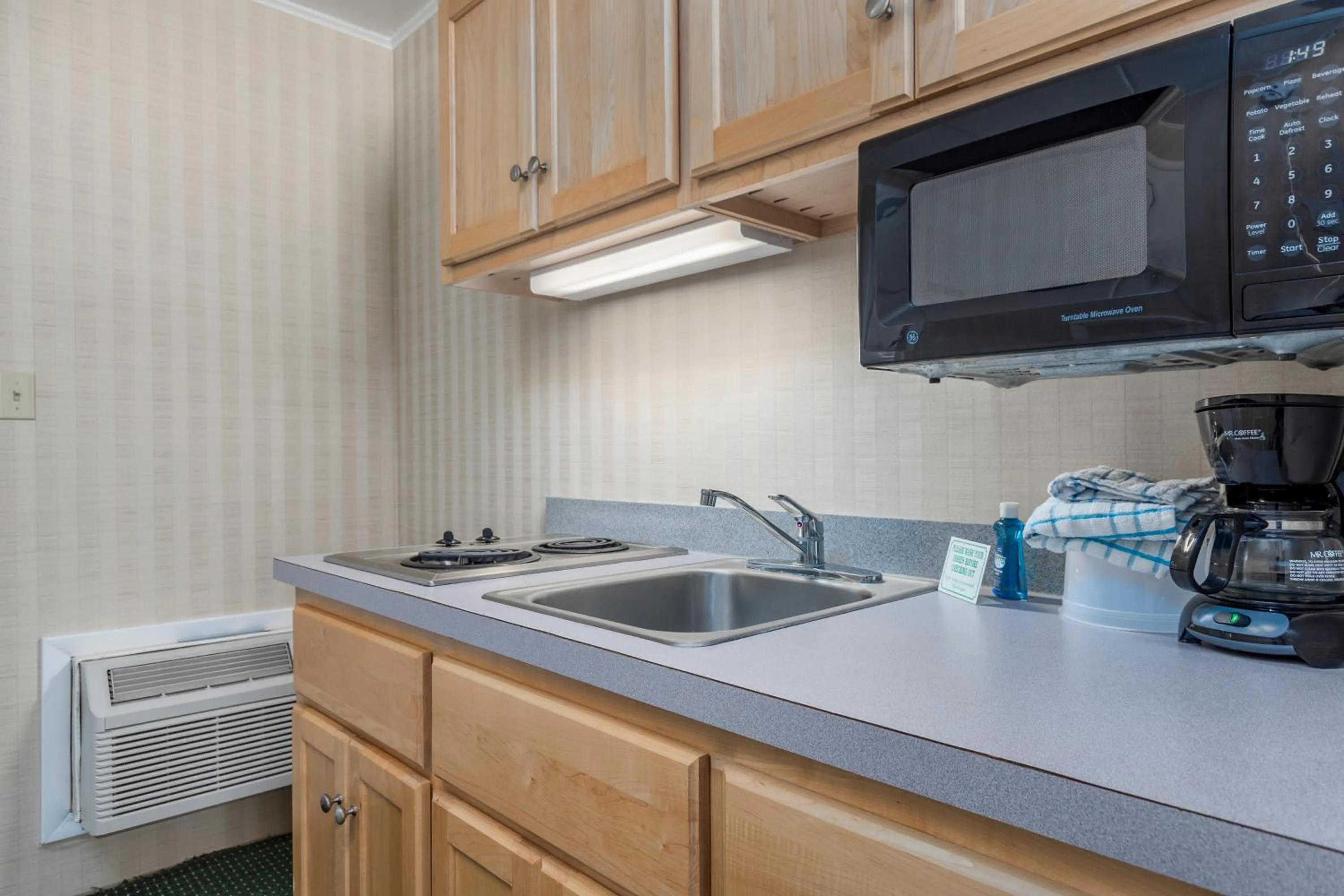 Kitchen or kitchenette in Kokomo Suites