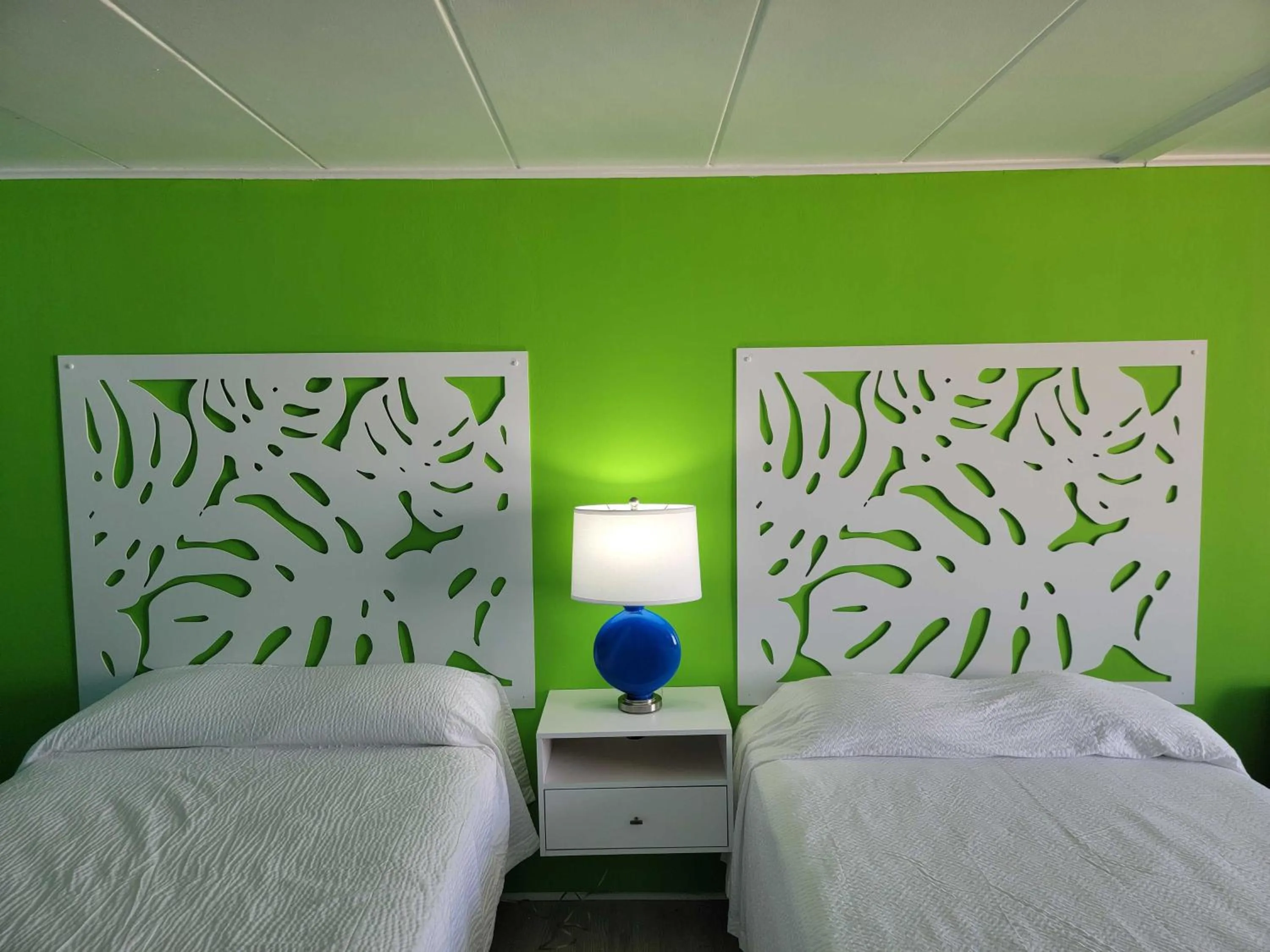 Bed in Kokomo Suites