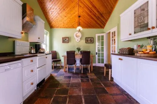 Kitchen or kitchenette in Brookhall Cottages