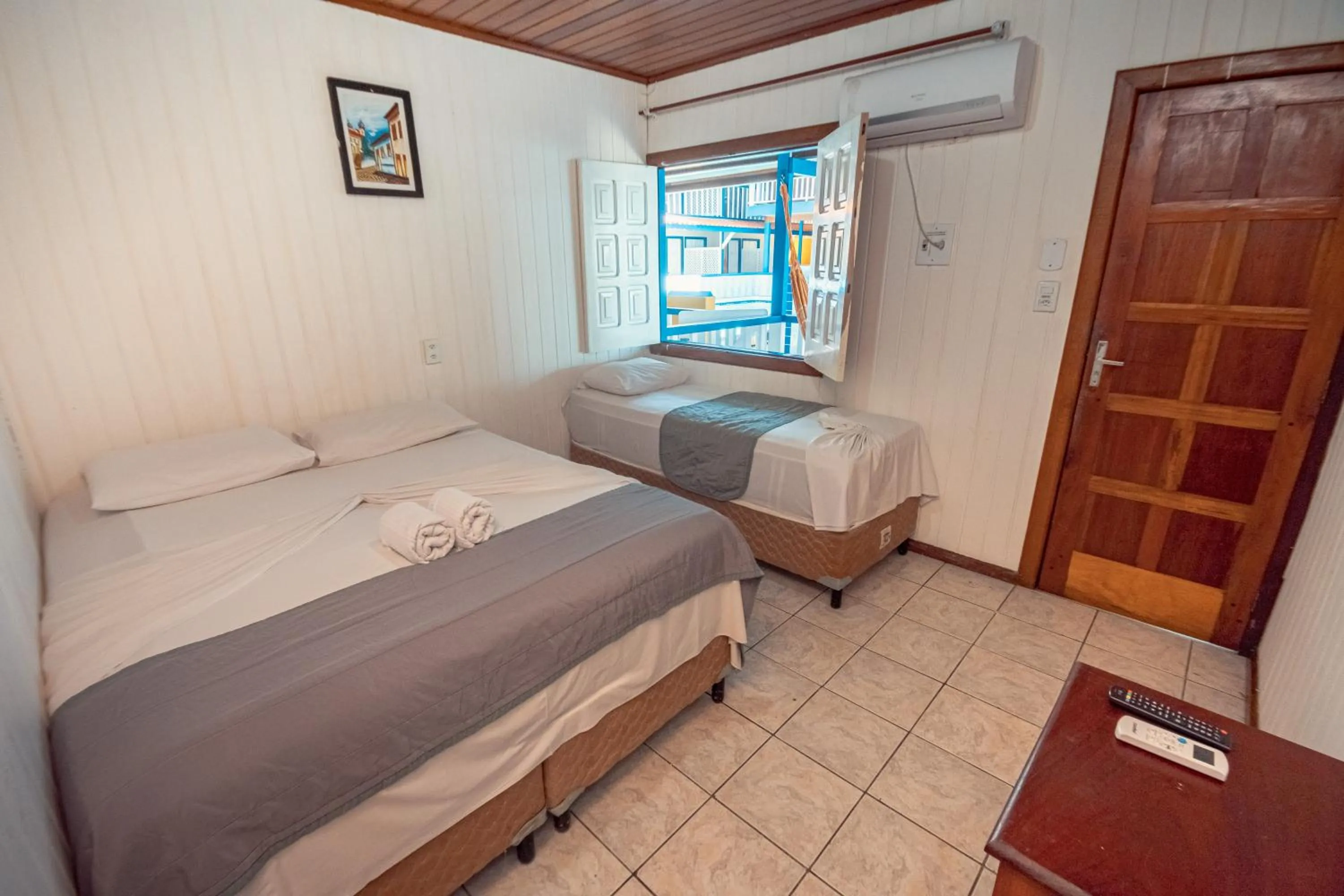 Bed in Amendoeira Praia Hotel