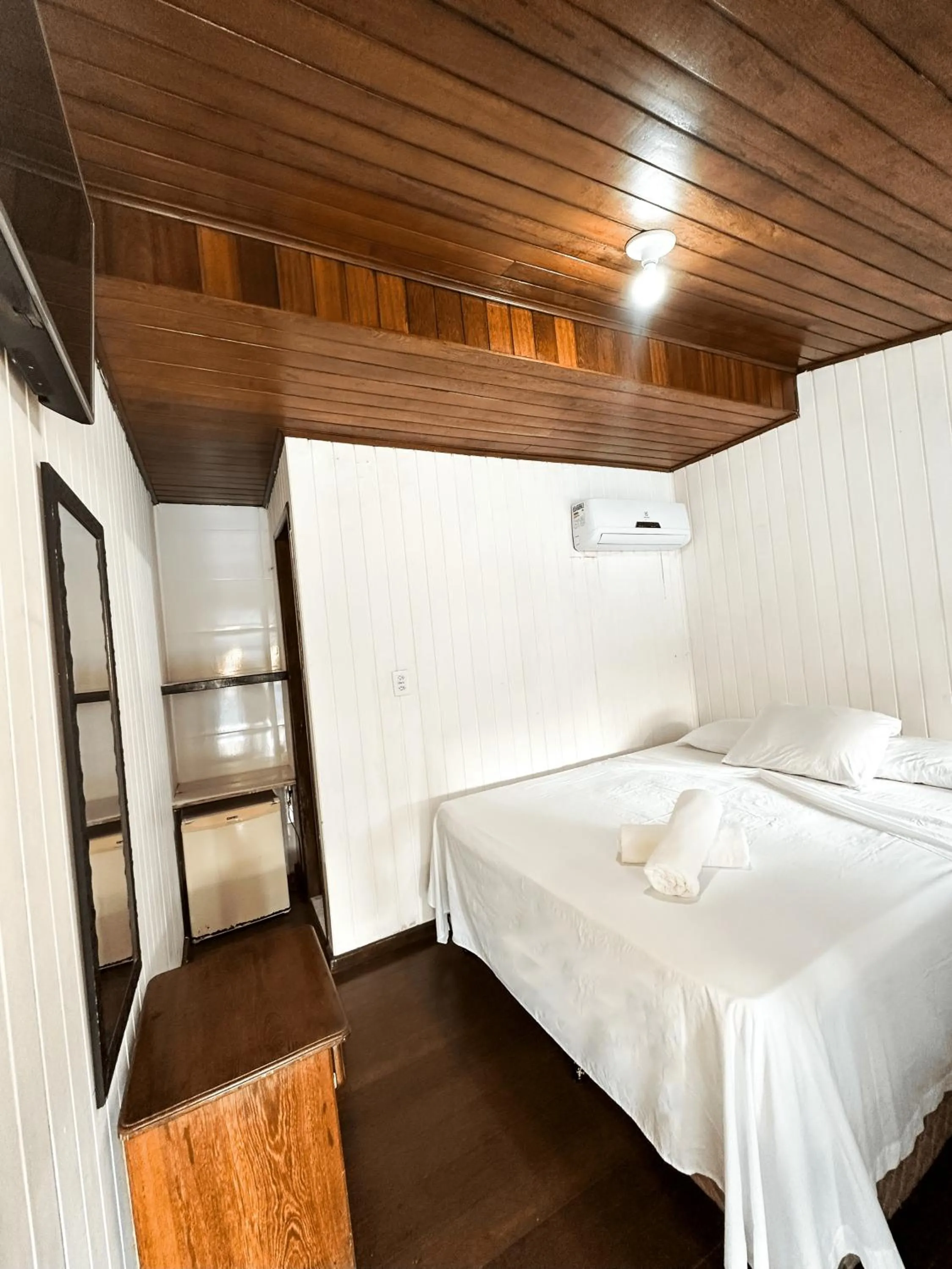 Bed in Amendoeira Praia Hotel