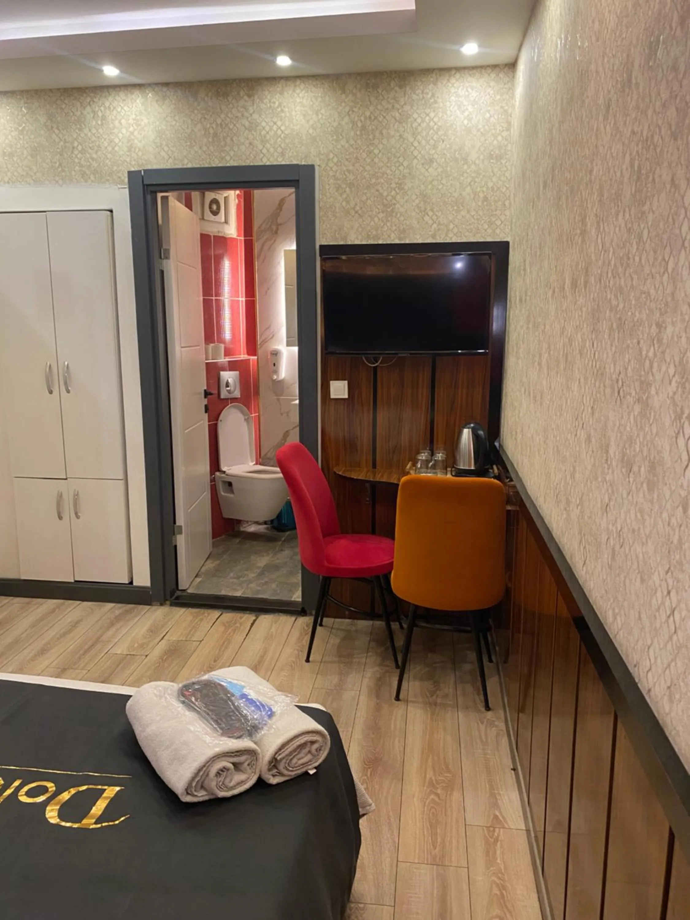 Photo of the whole room, Bed in Dolce Vita Suite Hotel