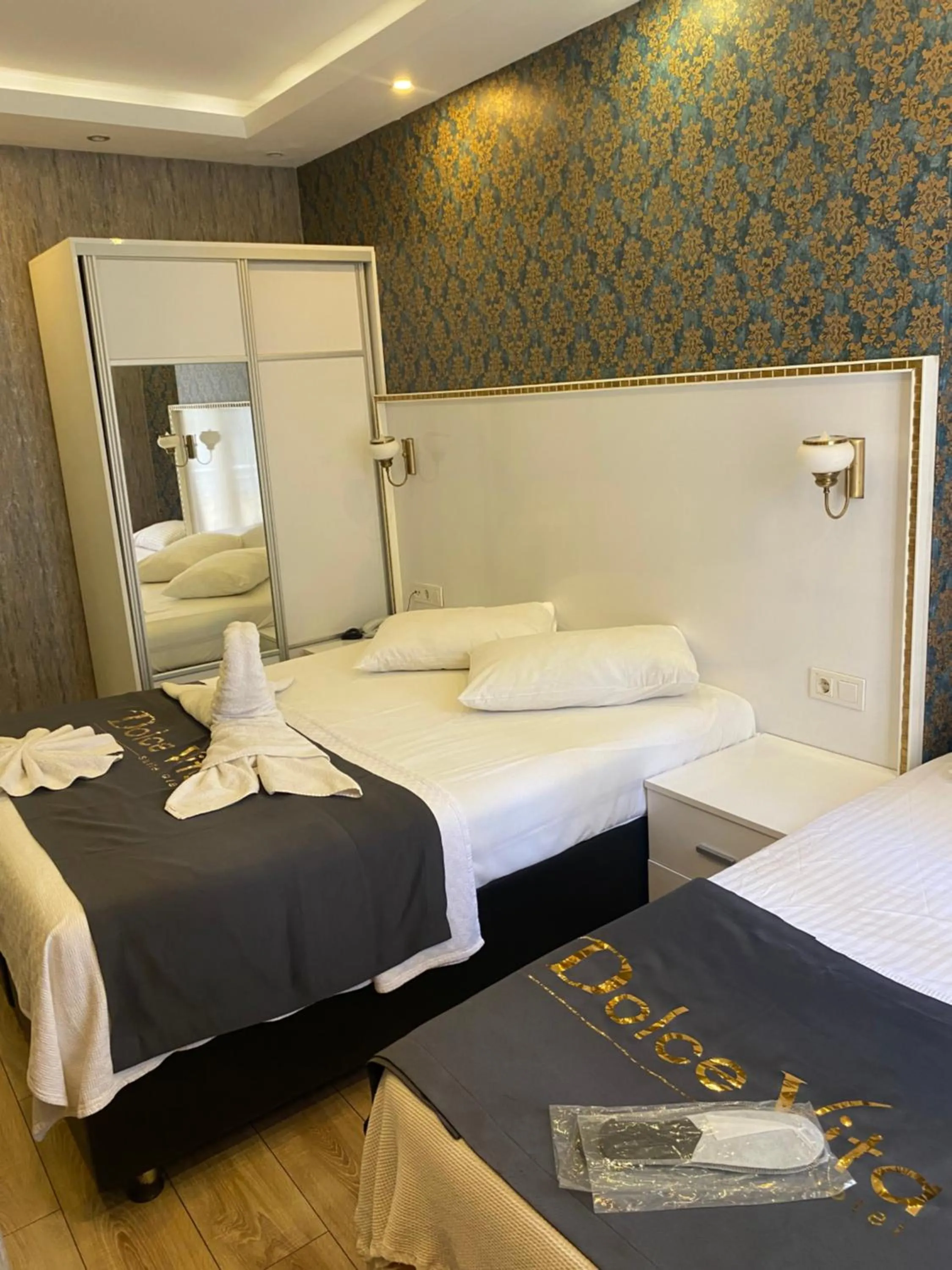 Bedroom, Bed in Dolce Vita Suite Hotel