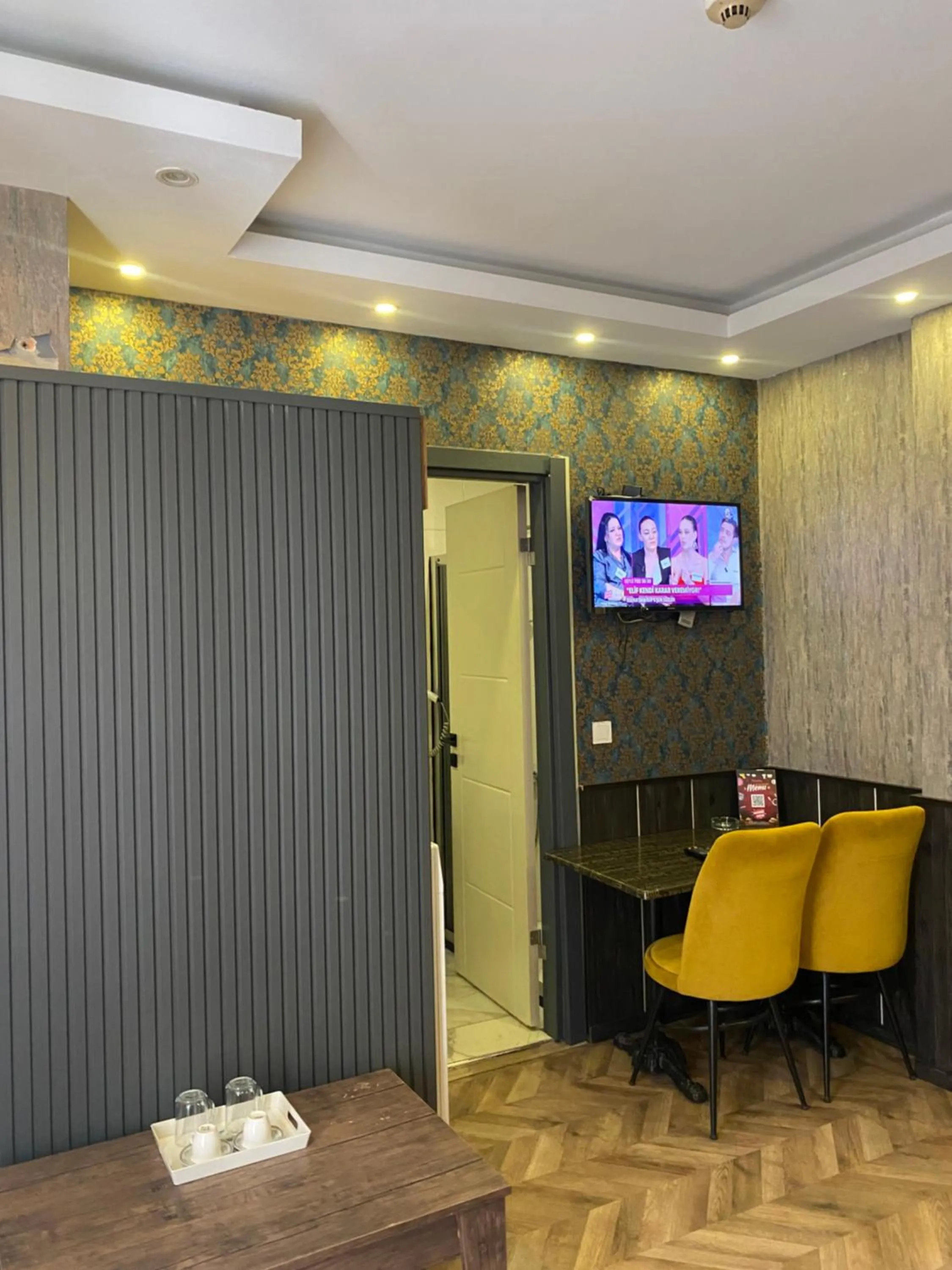 TV and multimedia in Dolce Vita Suite Hotel