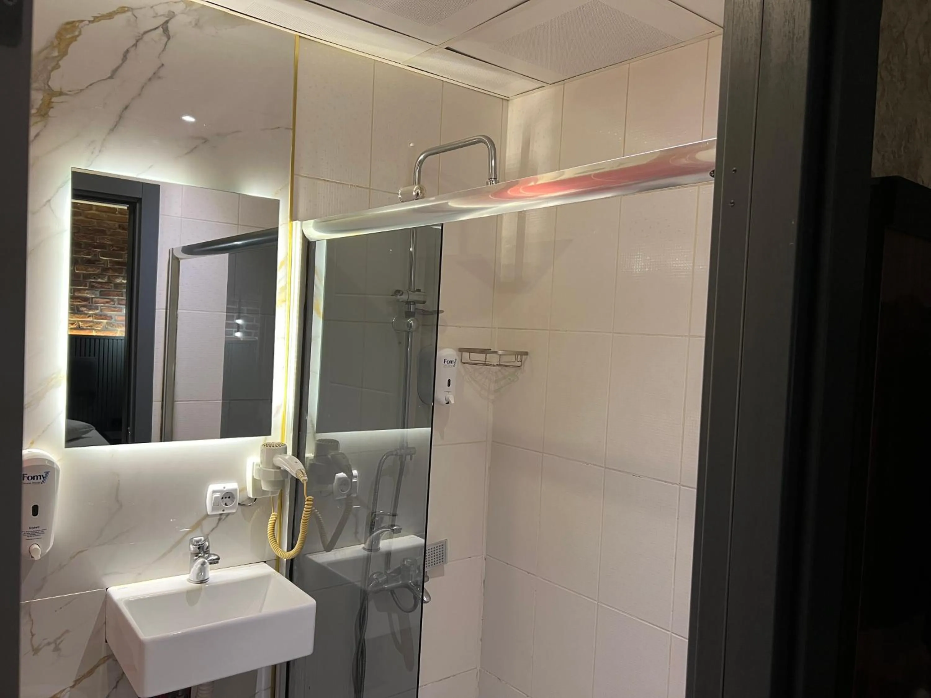 Shower in Dolce Vita Suite Hotel