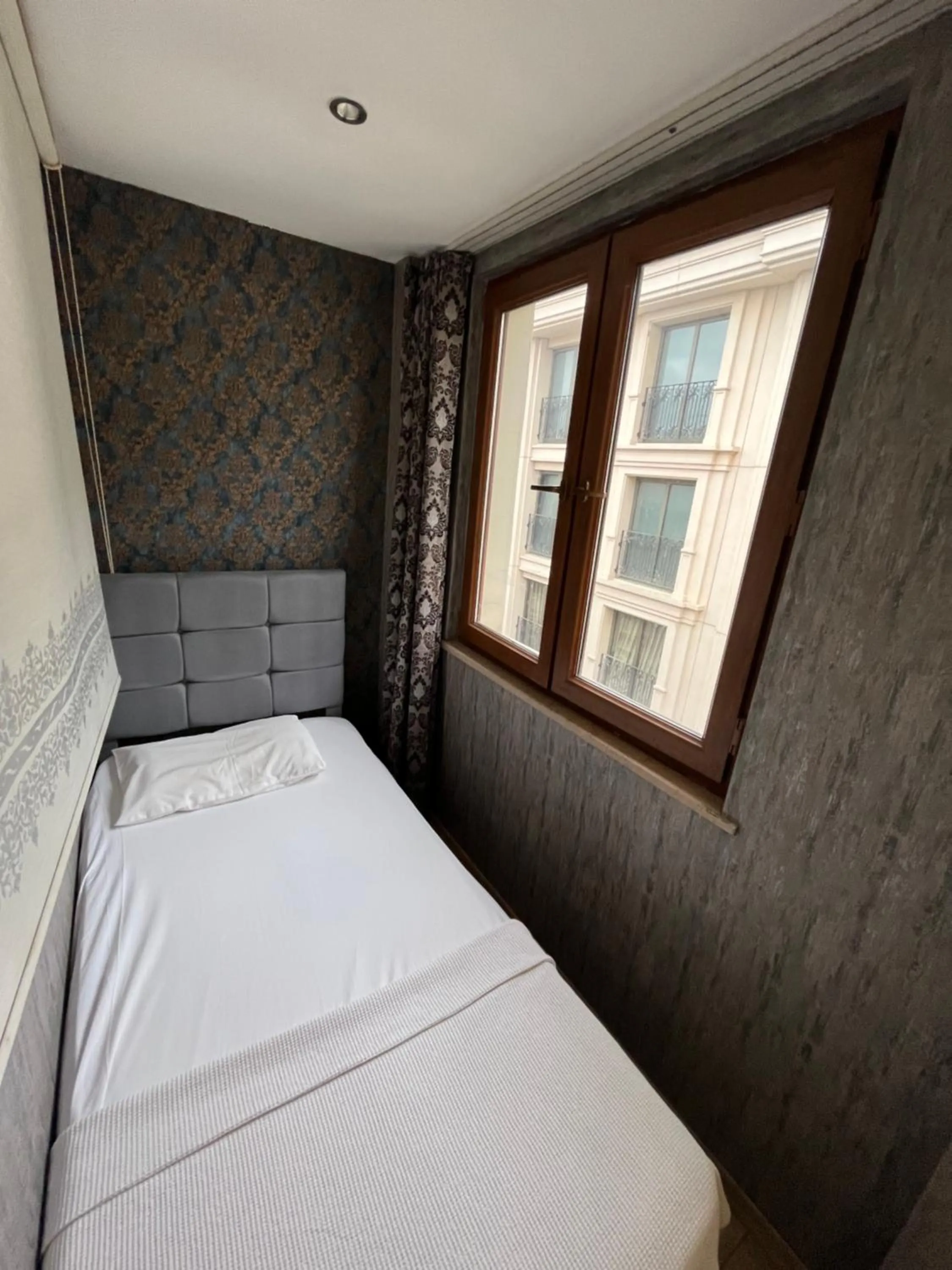 Bedroom, Bed in Dolce Vita Suite Hotel