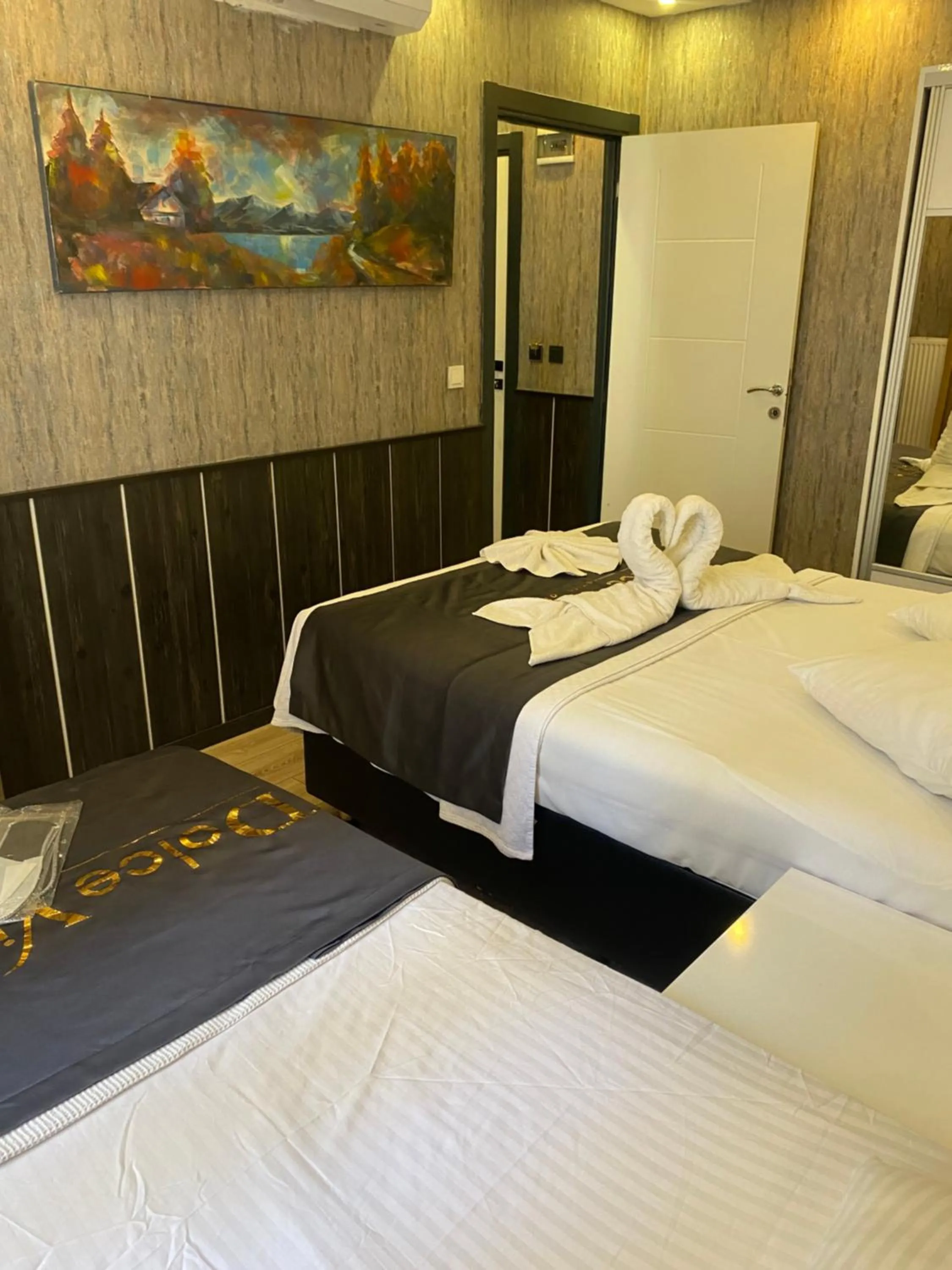 Bedroom, Bed in Dolce Vita Suite Hotel