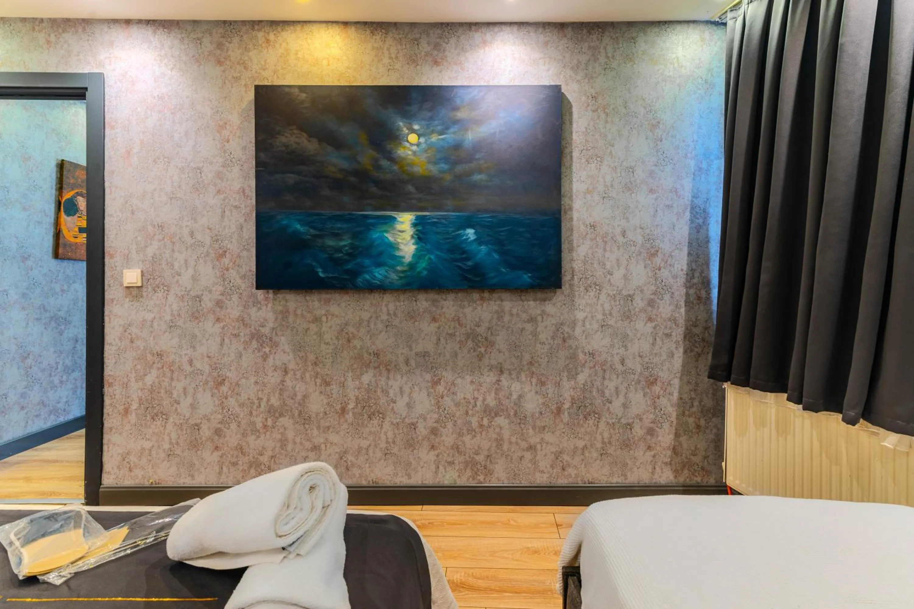 Bed in Dolce Vita Suite Hotel