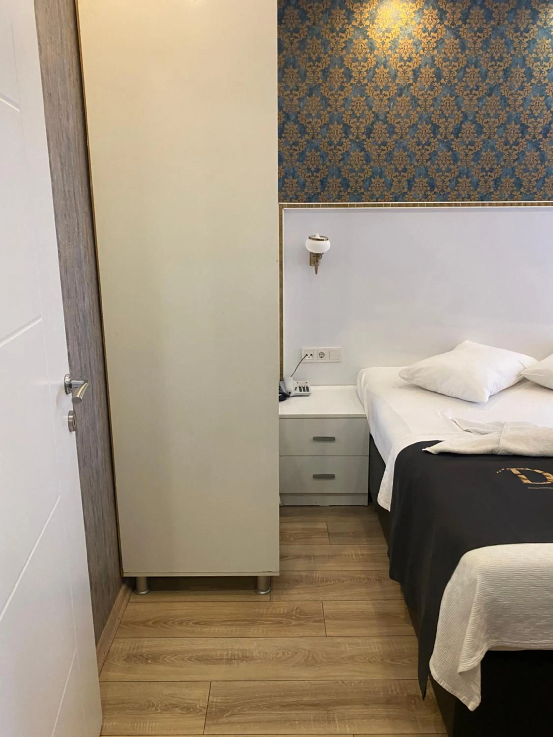 Bed in Dolce Vita Suite Hotel