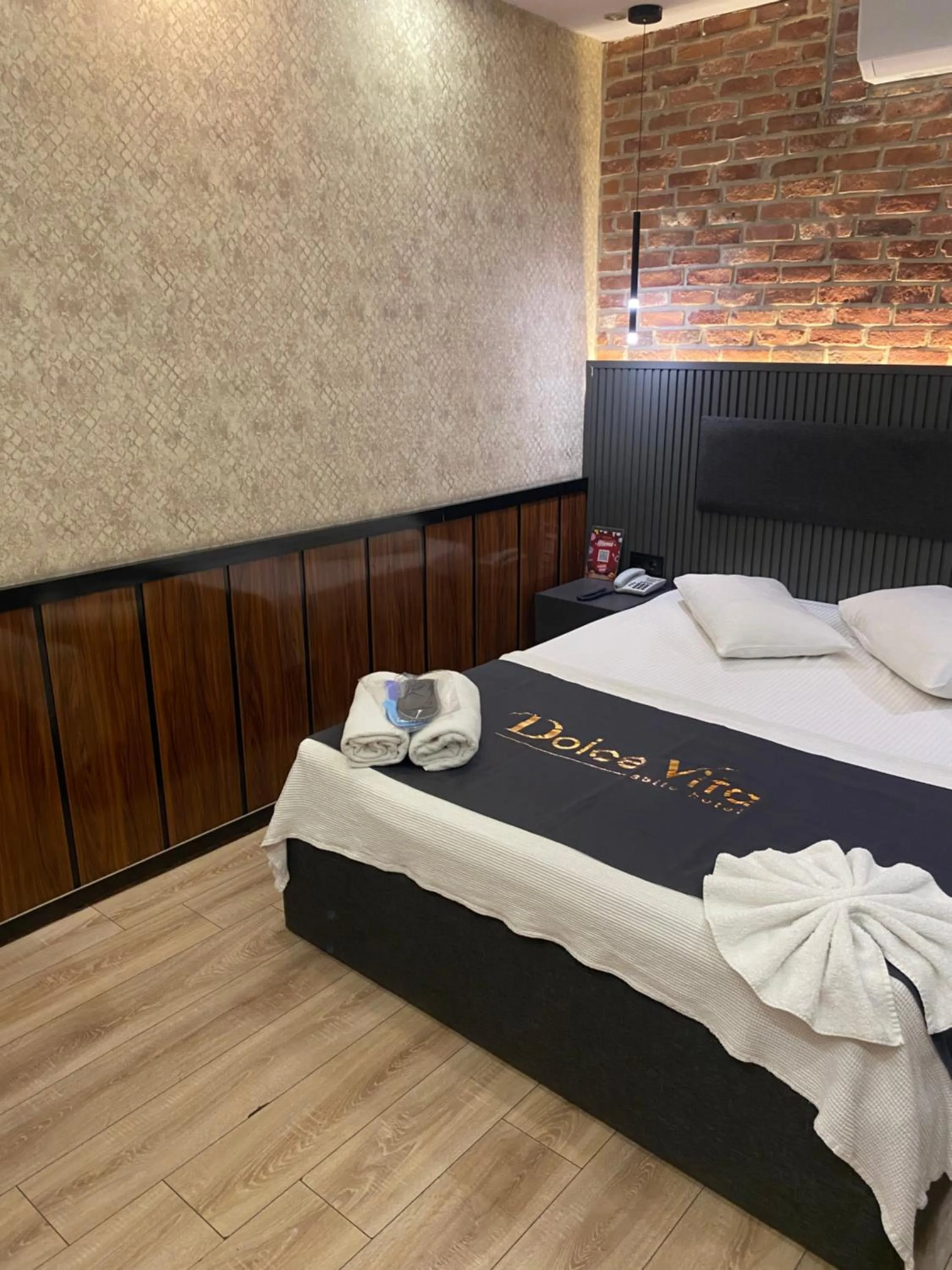 Bedroom, Bed in Dolce Vita Suite Hotel