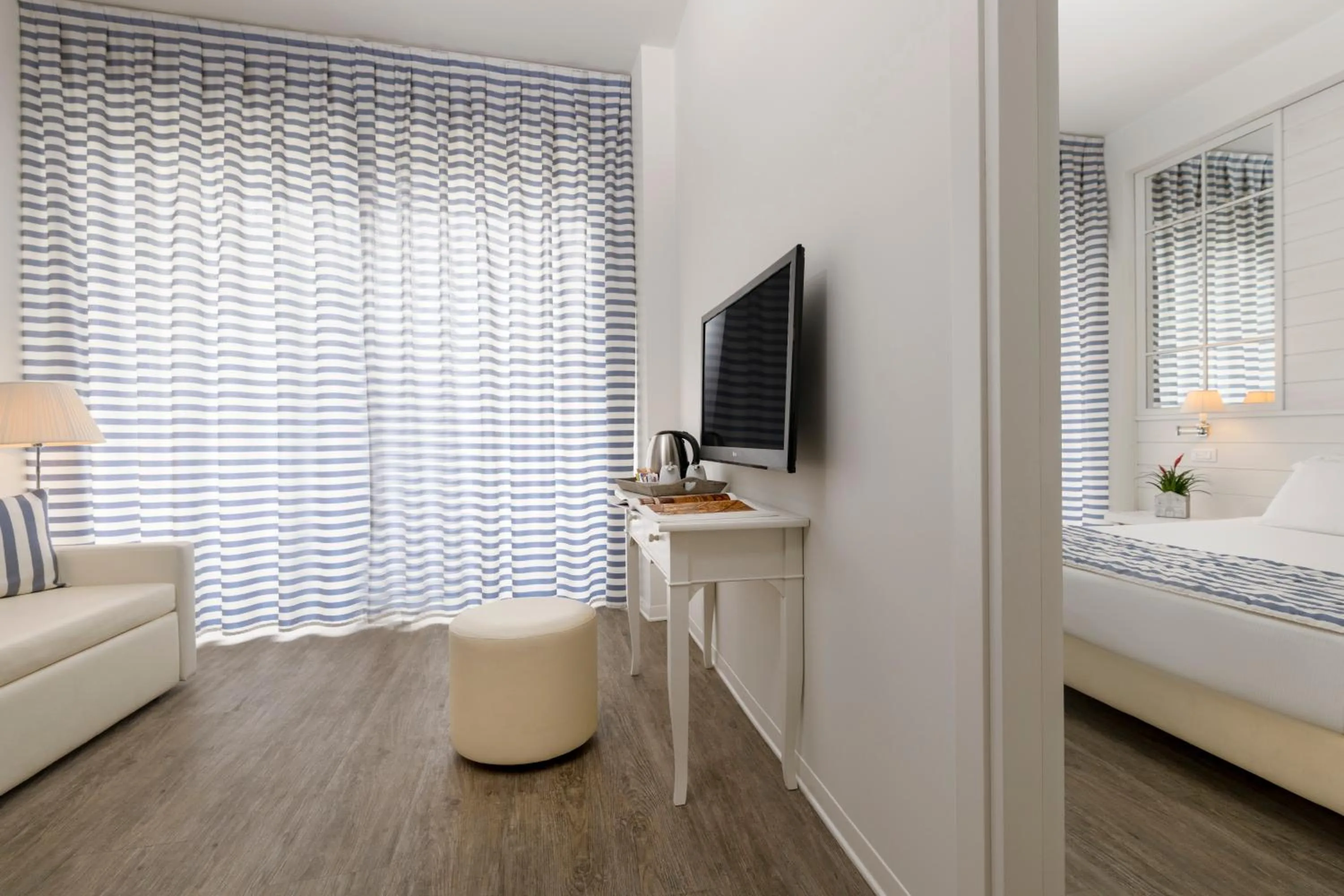 TV and multimedia, Bed in Hotel Panorama