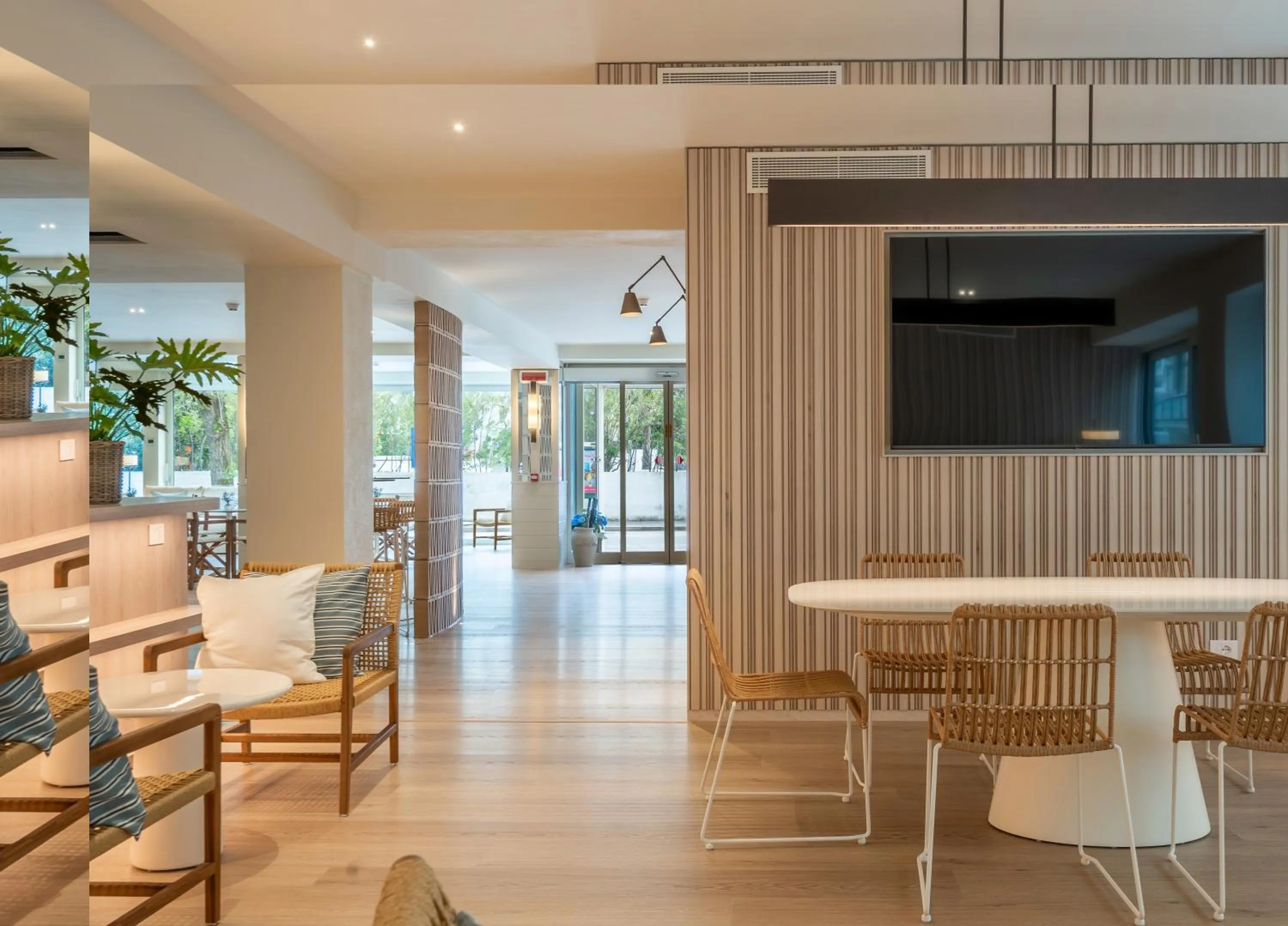 Communal lounge/ TV room in Hotel Panorama