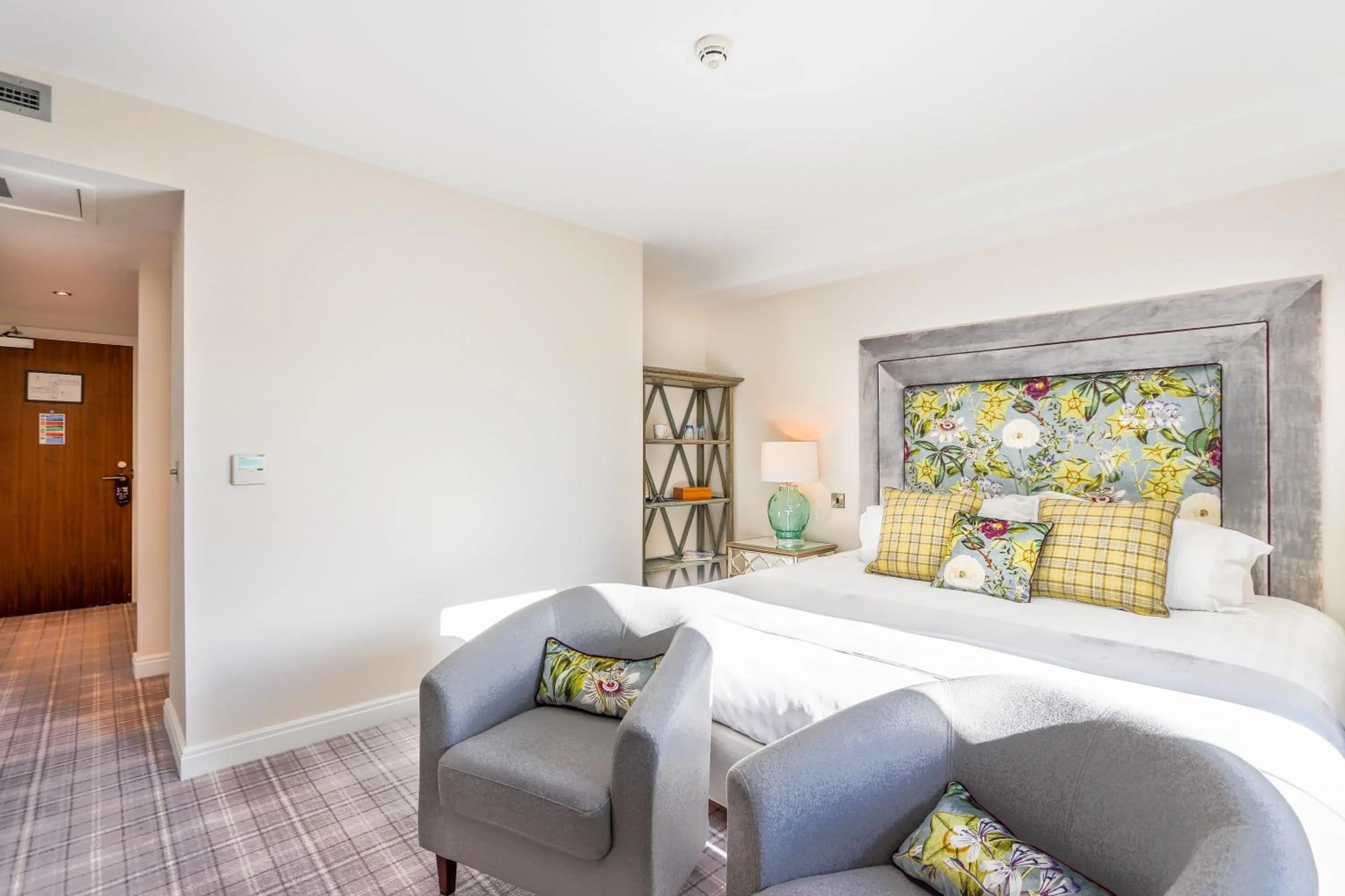 Photo of the whole room, Bed in Peak Edge Hotel