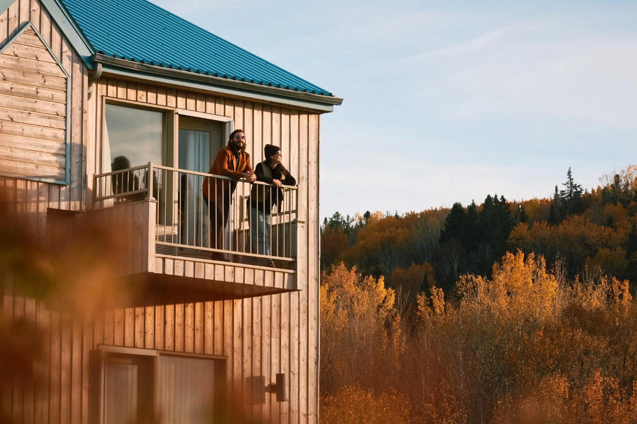 Property building in BATTURES Hotel Fjord Saguenay