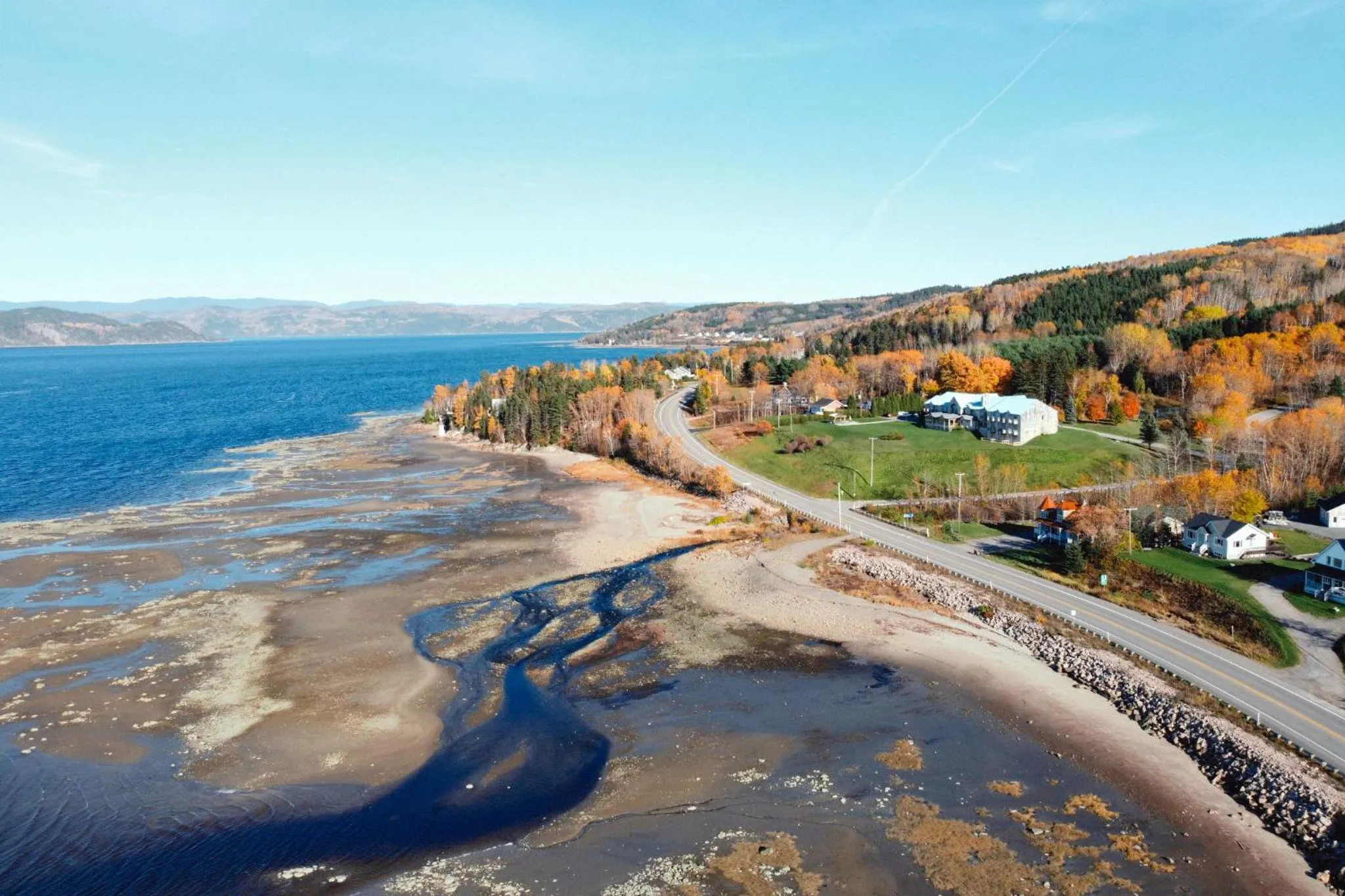 Bird's eye view in BATTURES Hotel Fjord Saguenay