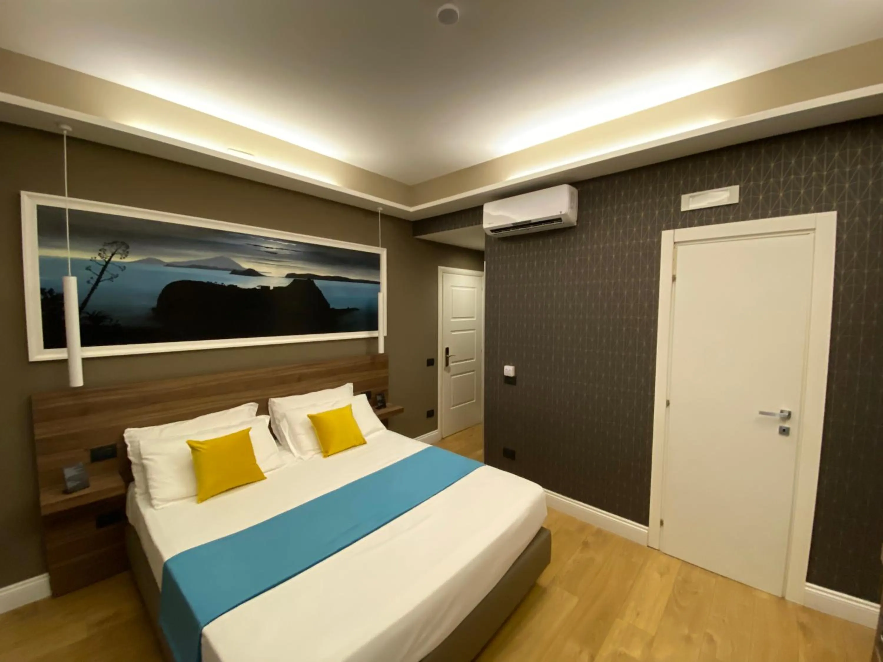 Bed in 7th Floor Suite