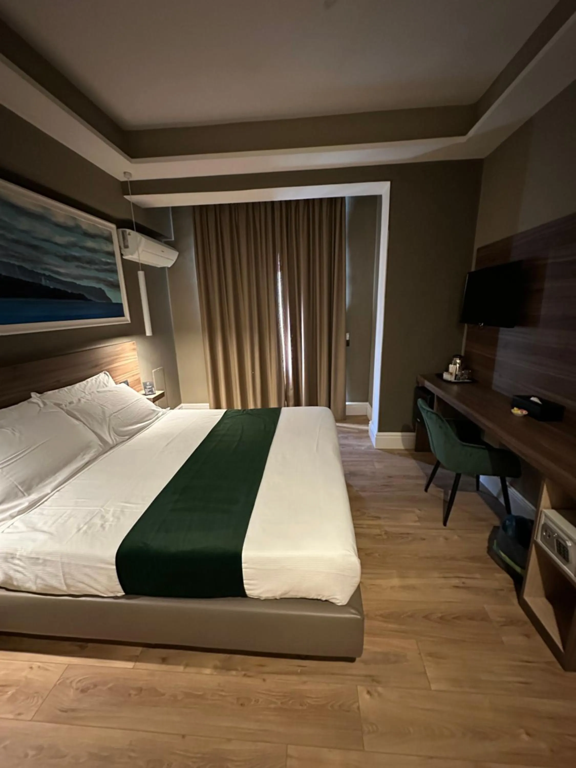 Bed in 7th Floor Suite