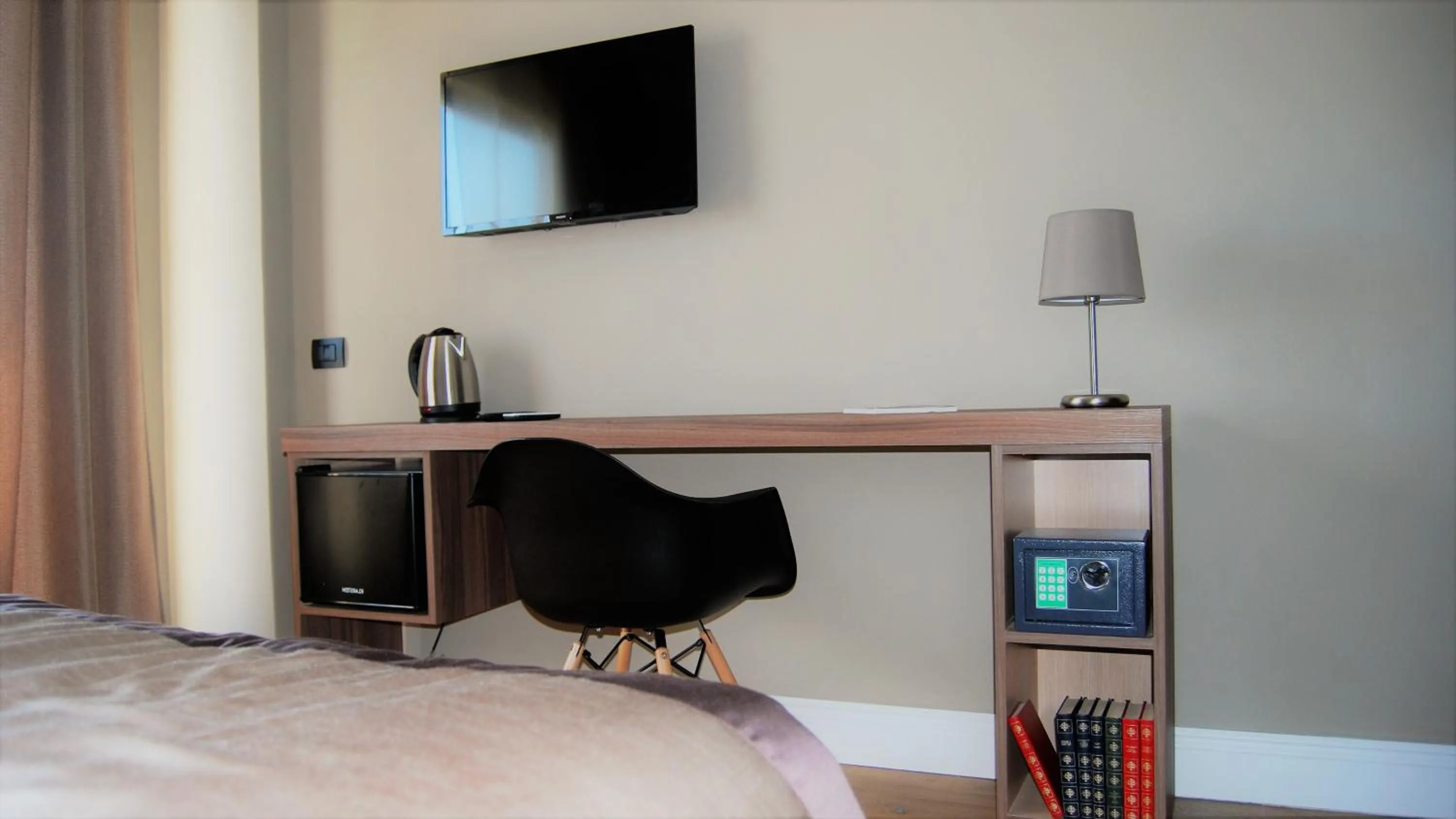 Bed in 7th Floor Suite