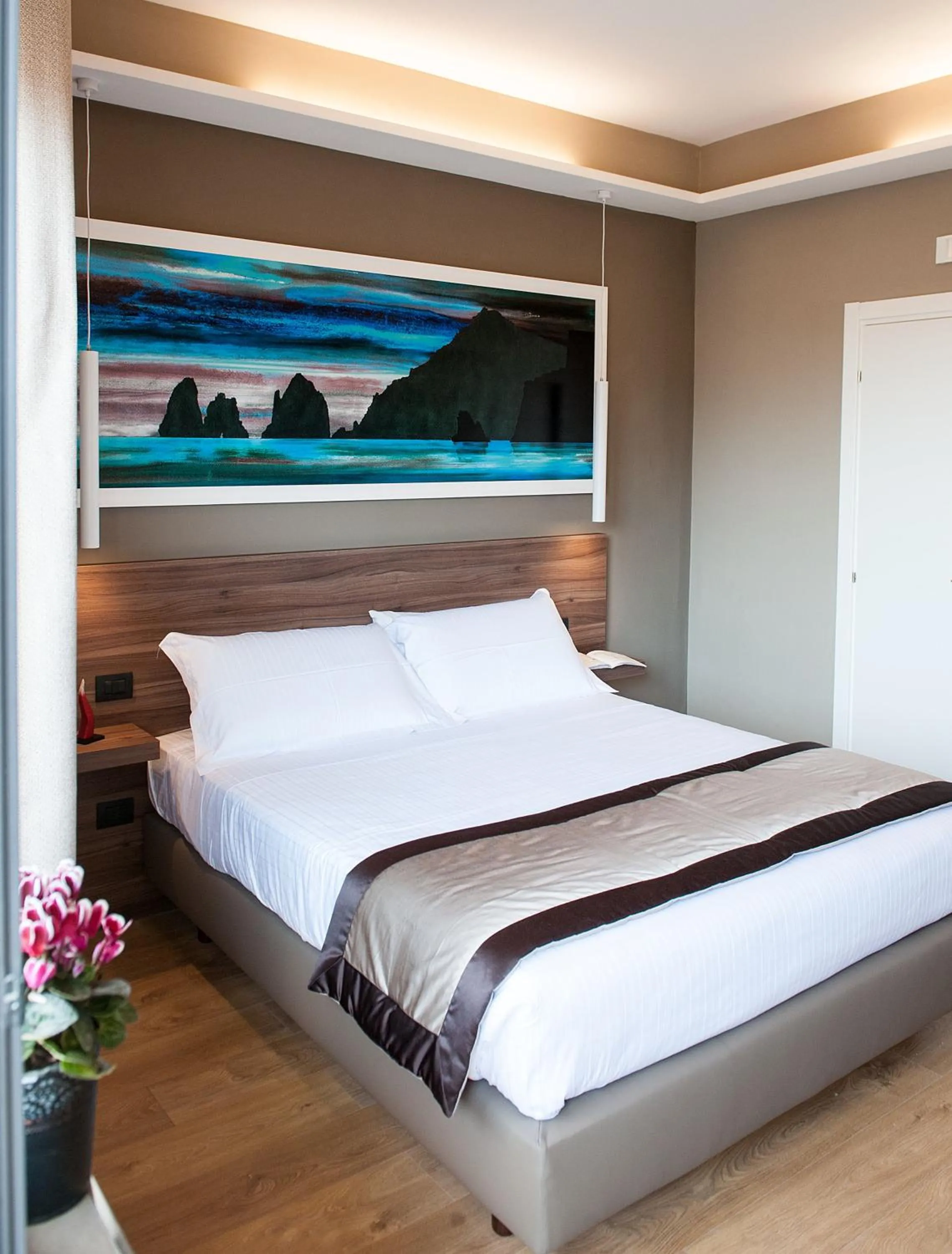 Bed in 7th Floor Suite