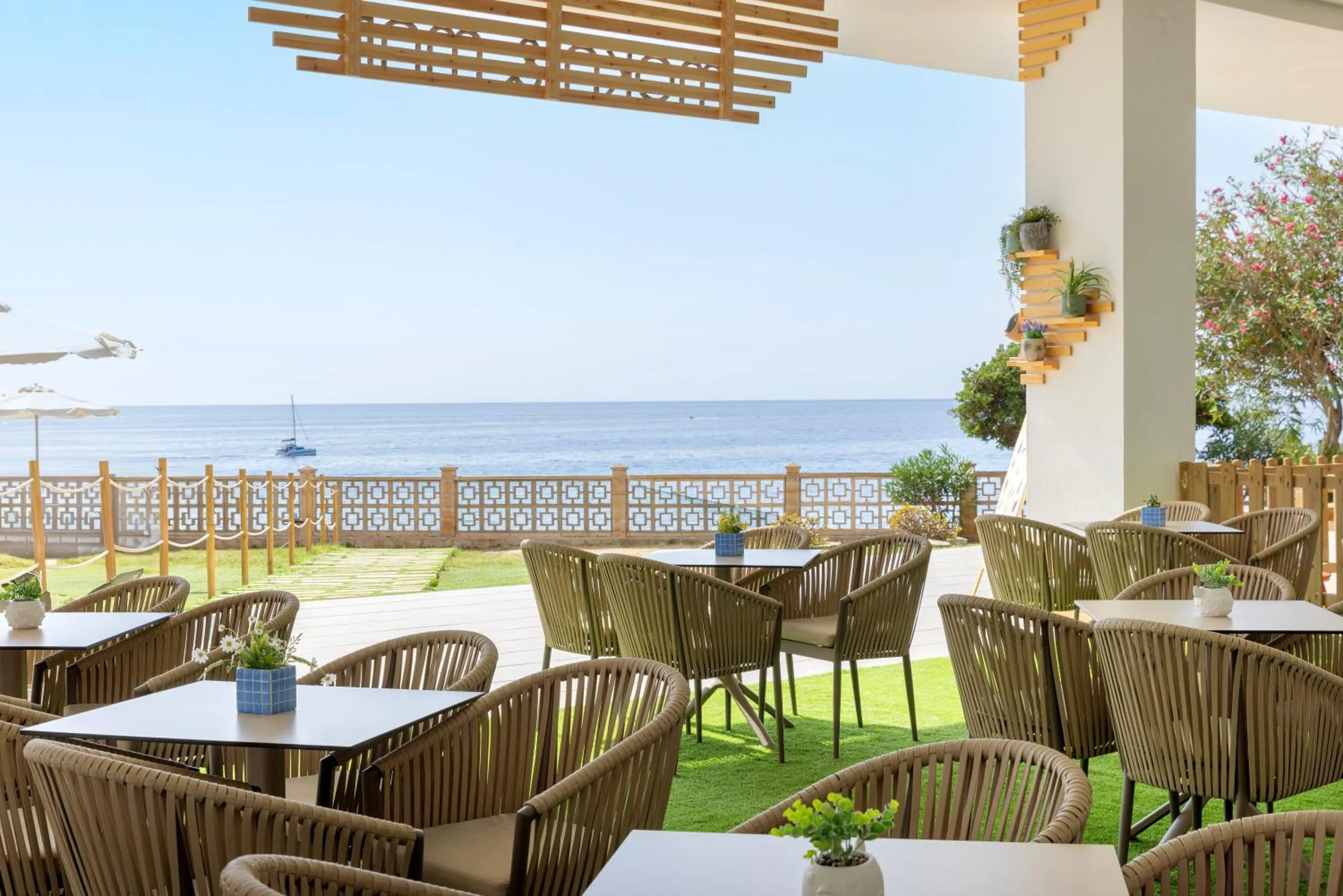 Lounge or bar in Alua Calas de Mallorca Resort