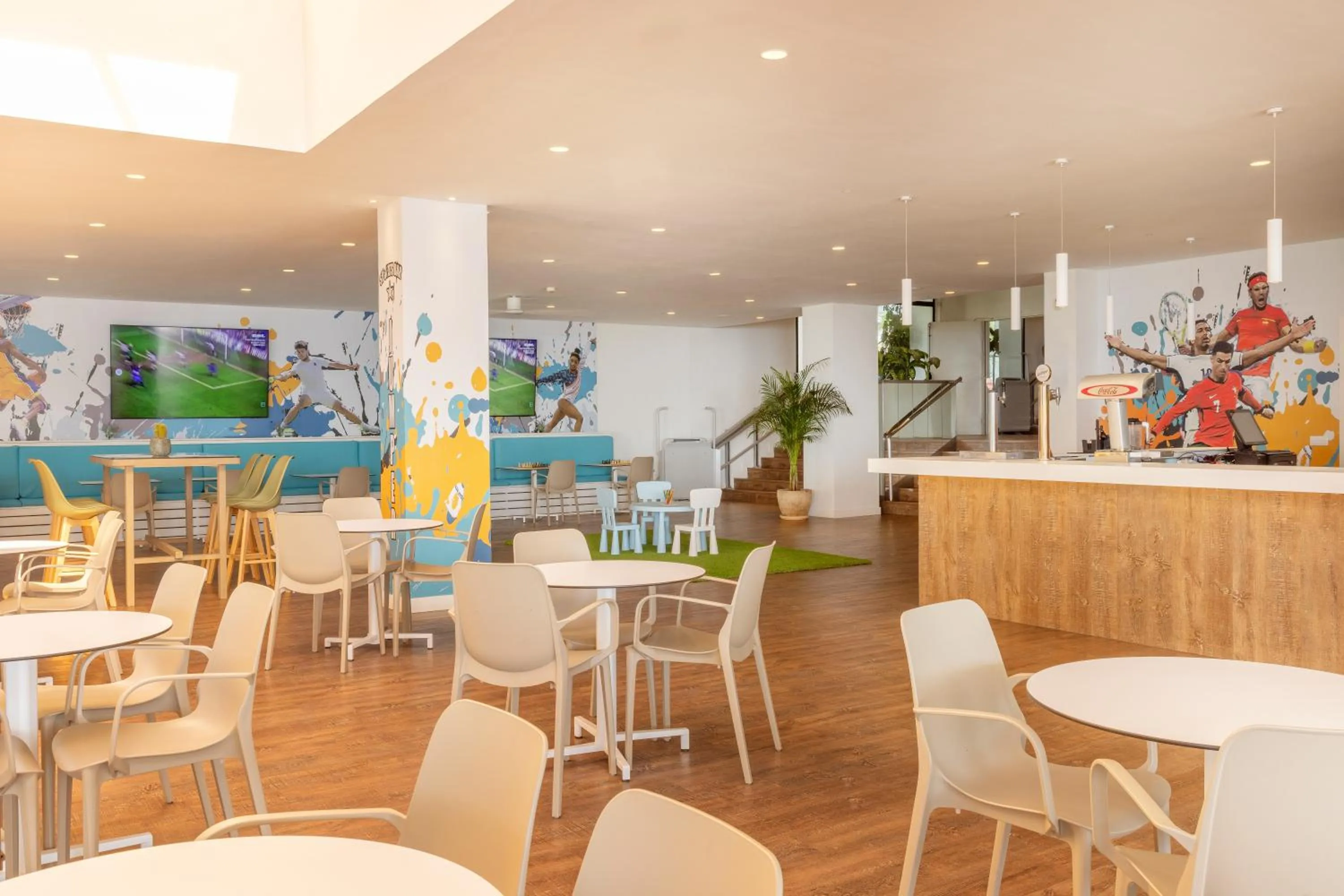 Lounge or bar in Alua Calas de Mallorca Resort