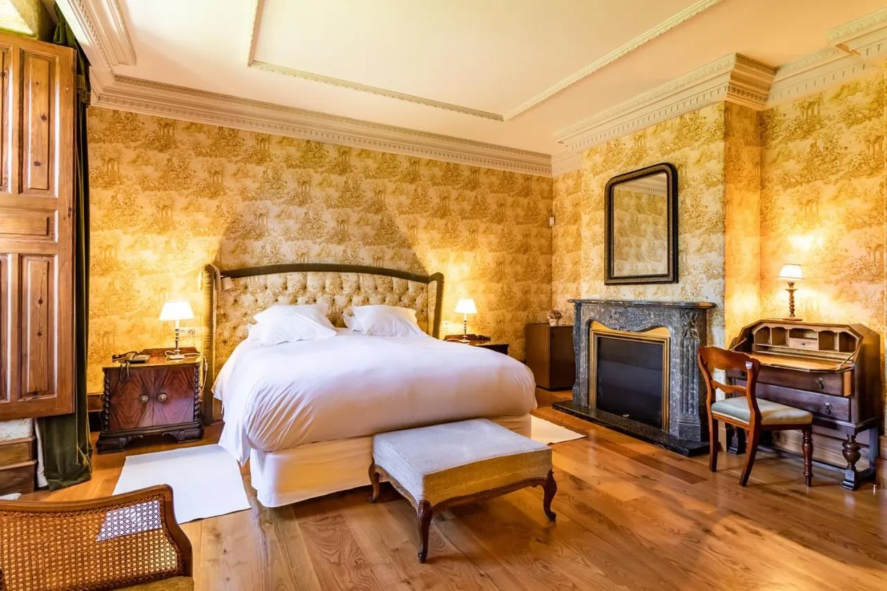 Bed in Pazo de Brandeso & Country Club