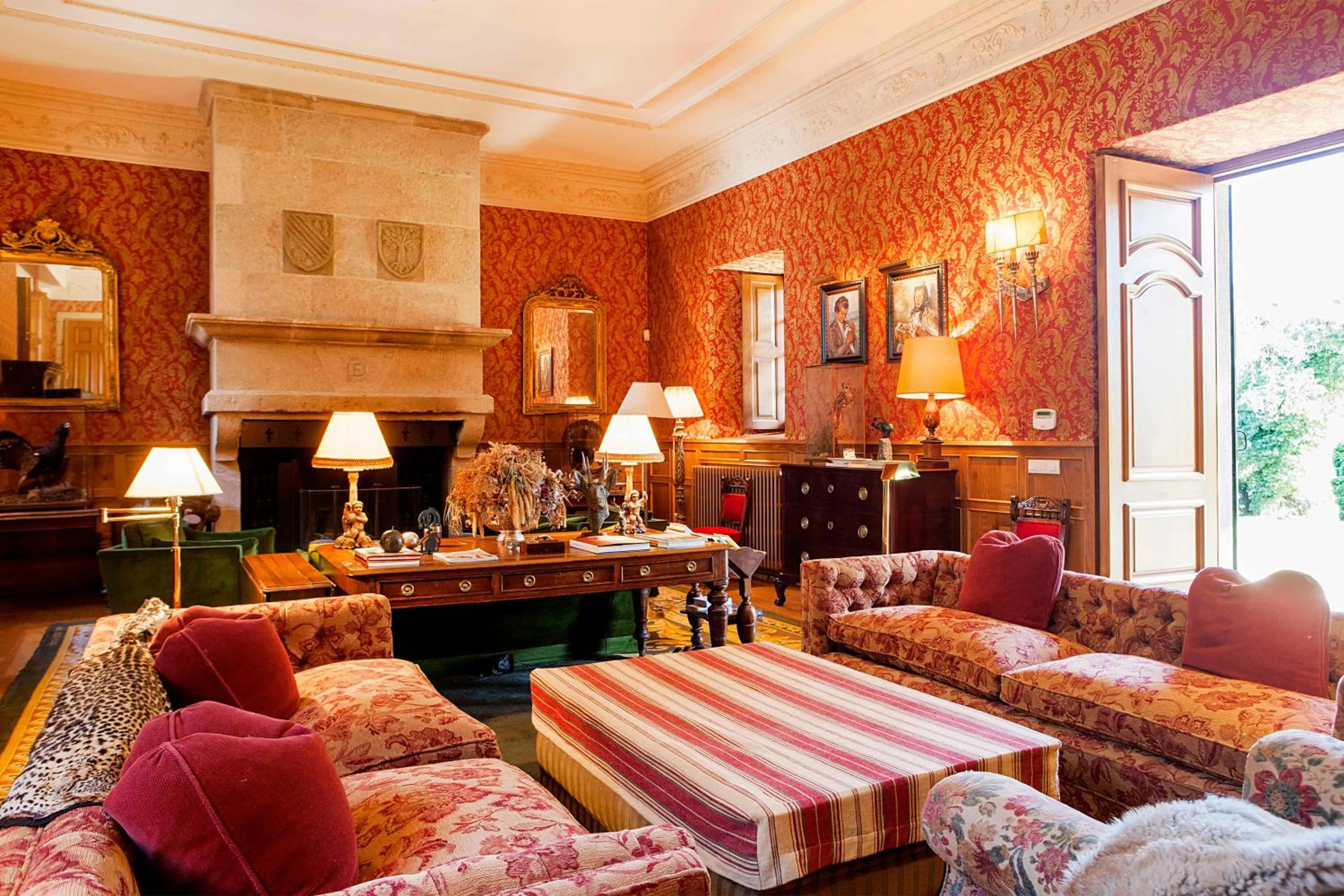 Communal lounge/ TV room in Pazo de Brandeso & Country Club