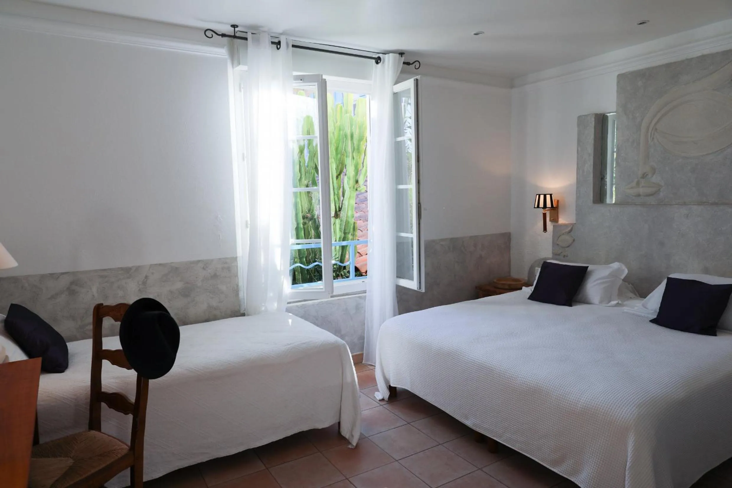 Bed in Hotel Les Flots Bleus