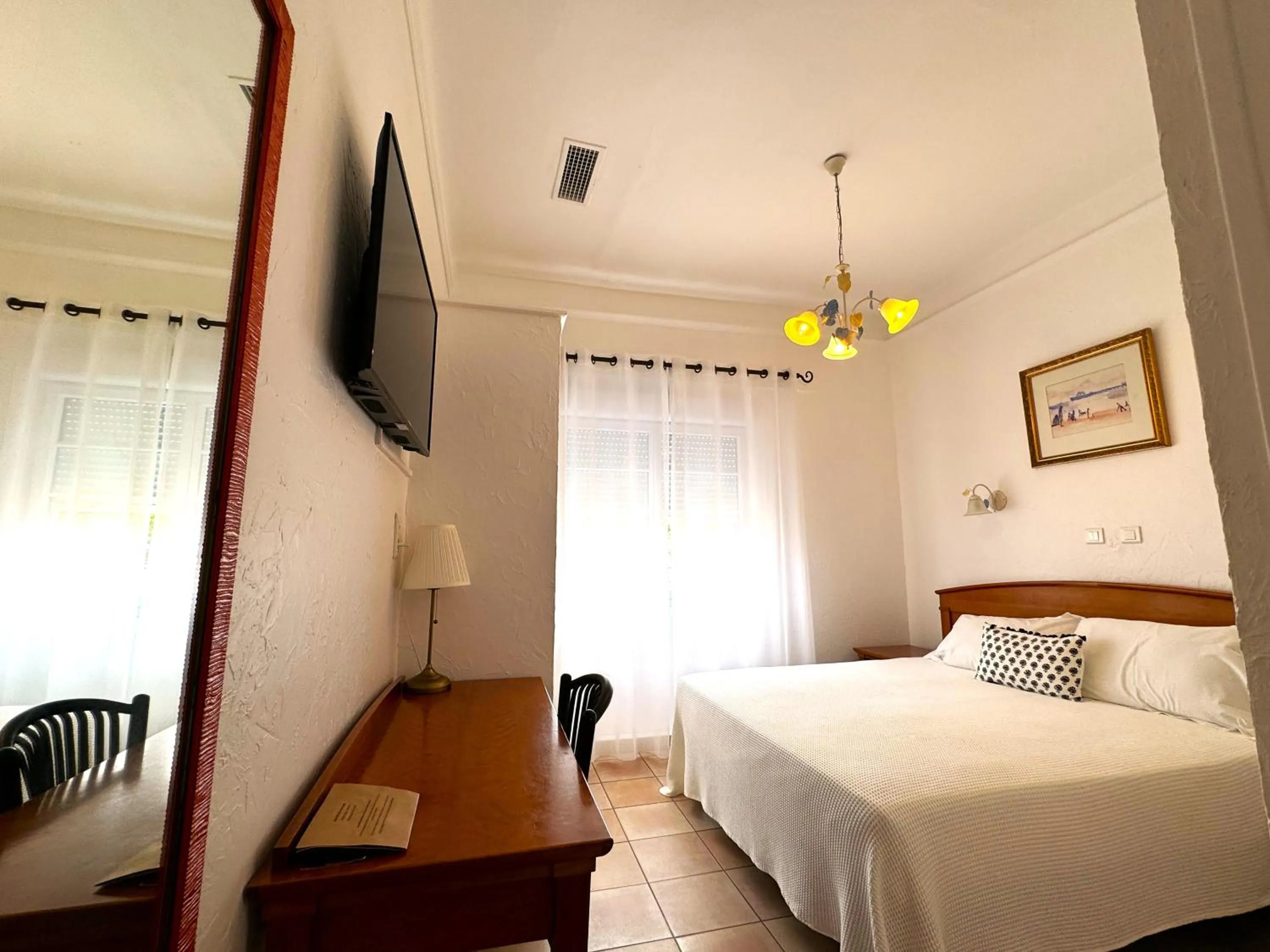 Bed in Hotel Les Flots Bleus