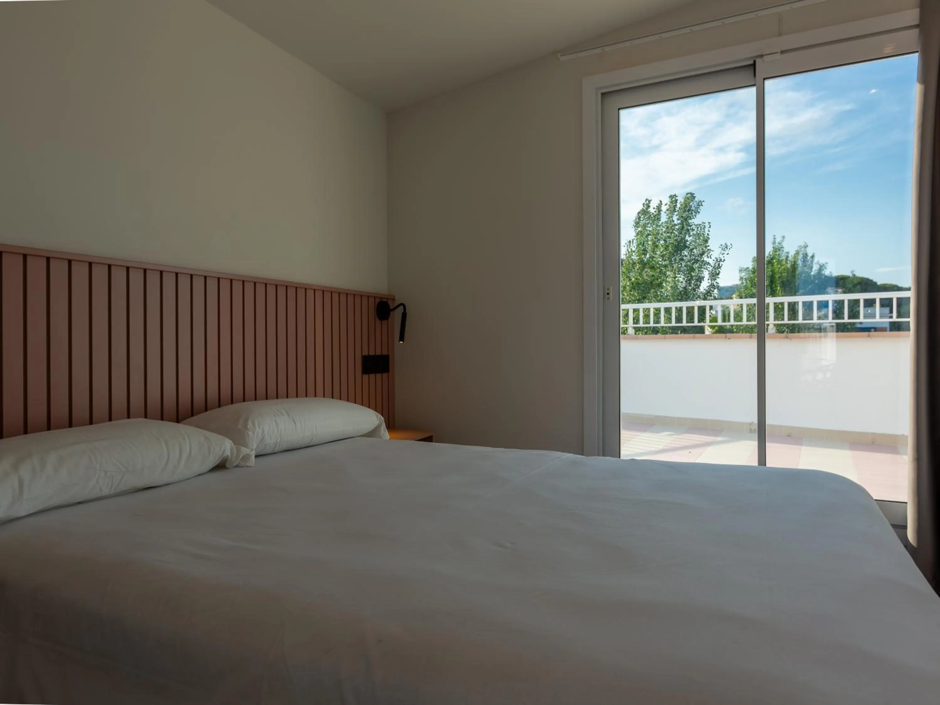 Photo of the whole room, Bed in Apartamentos Sunway Atlanta