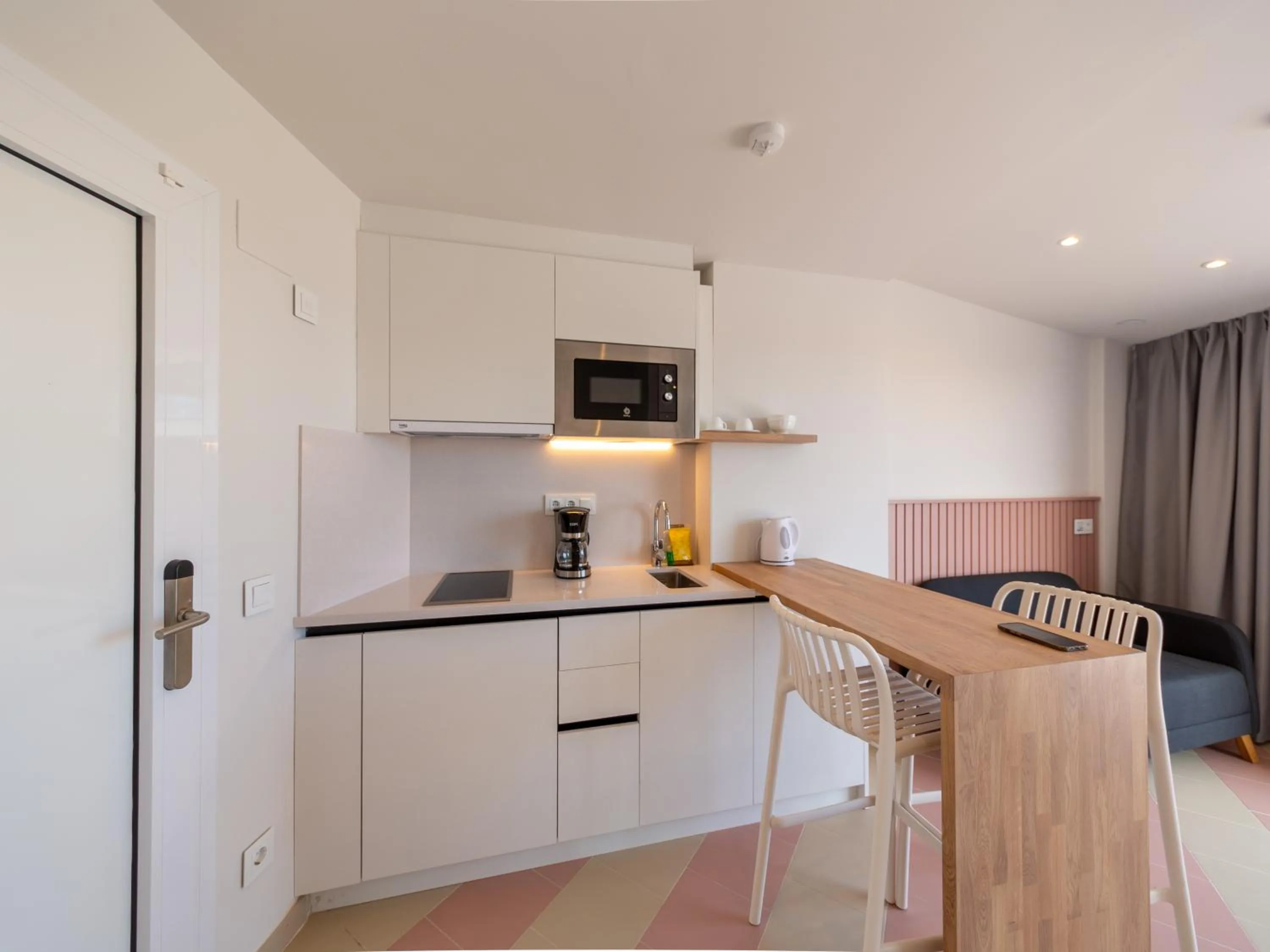 Kitchen or kitchenette in Apartamentos Sunway Atlanta