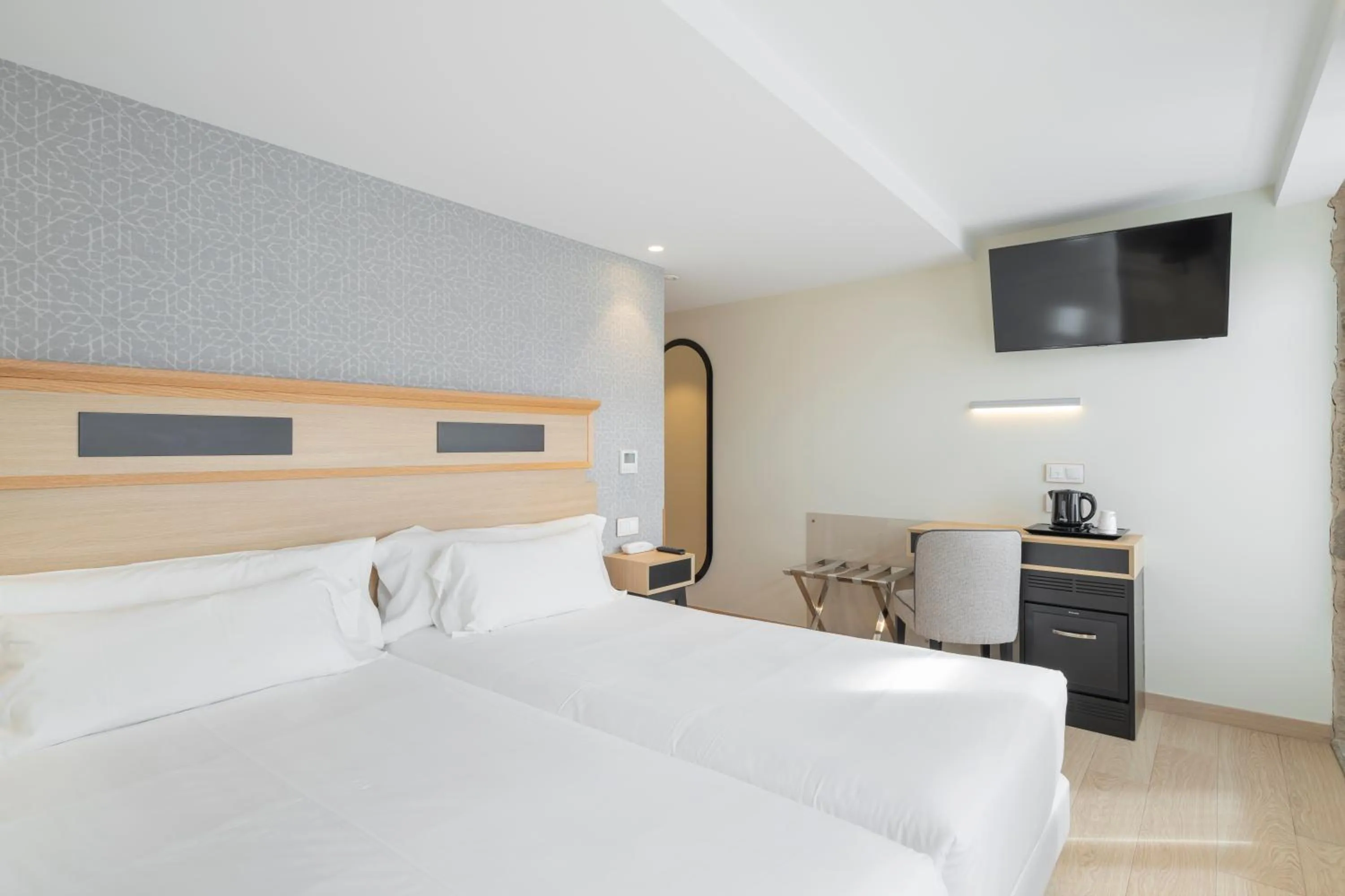 Bedroom, Bed in Hotel Praza Quintana