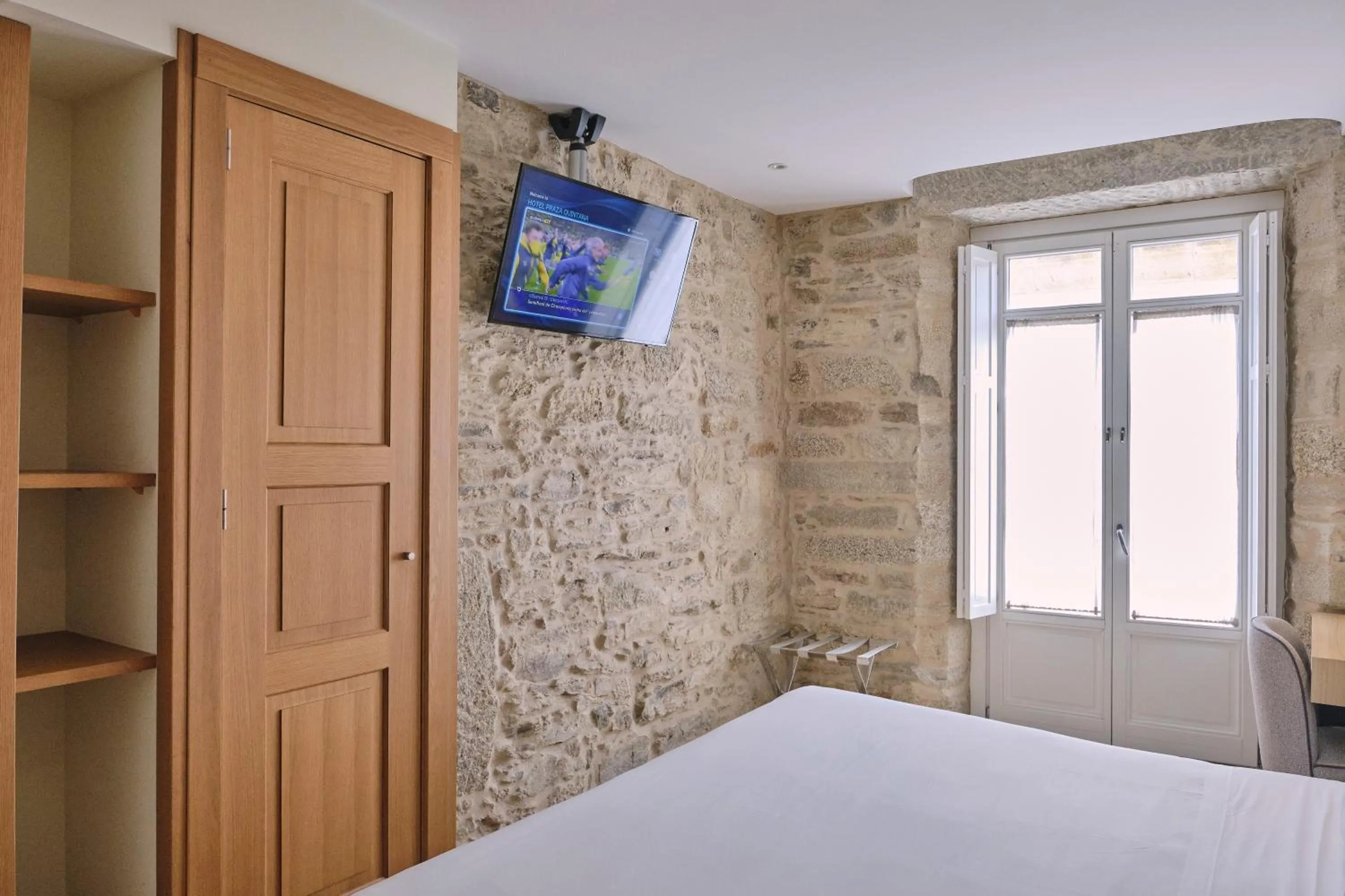 Bedroom, Bed in Hotel Praza Quintana