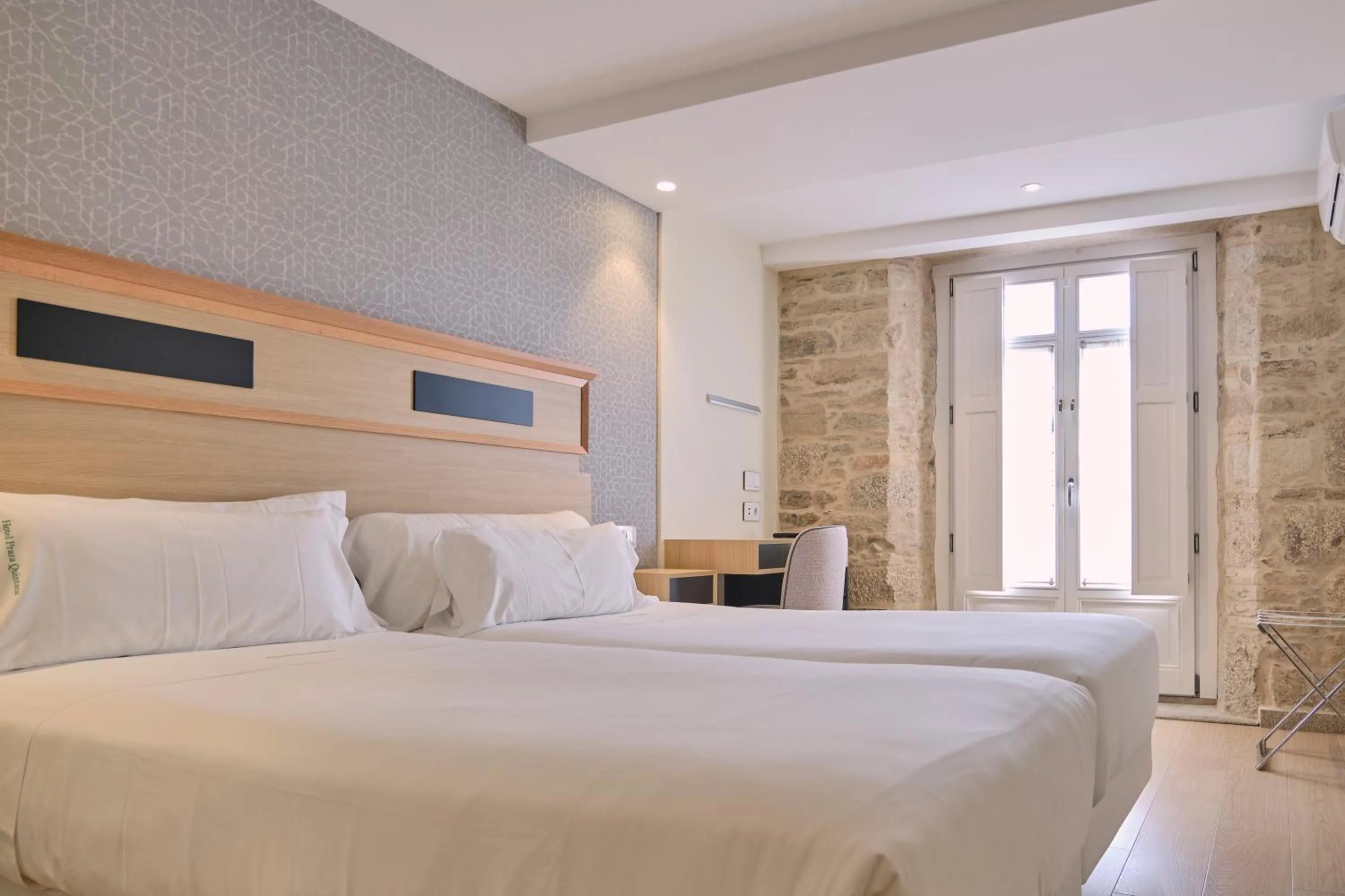 Bedroom, Bed in Hotel Praza Quintana