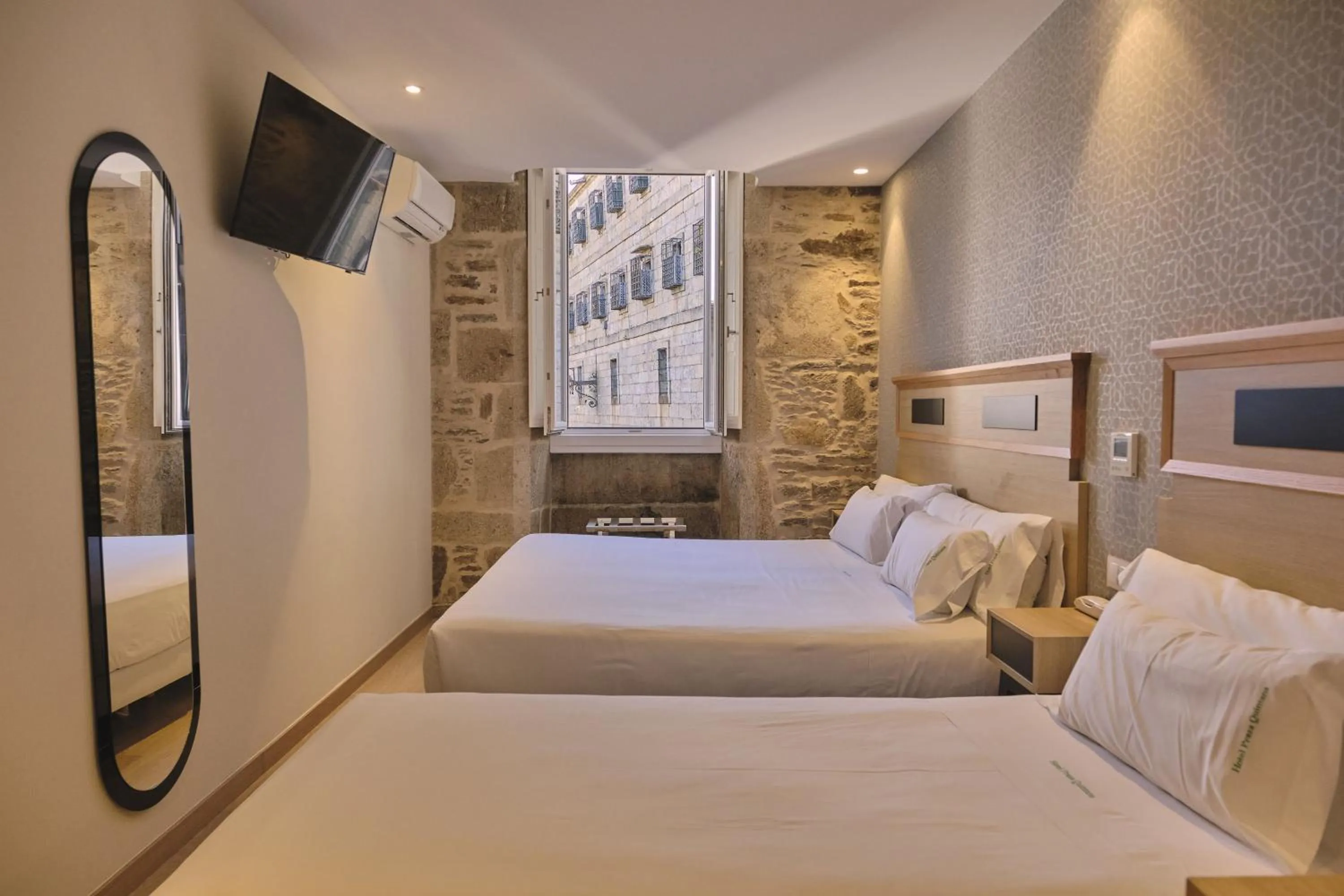 Bedroom, Bed in Hotel Praza Quintana