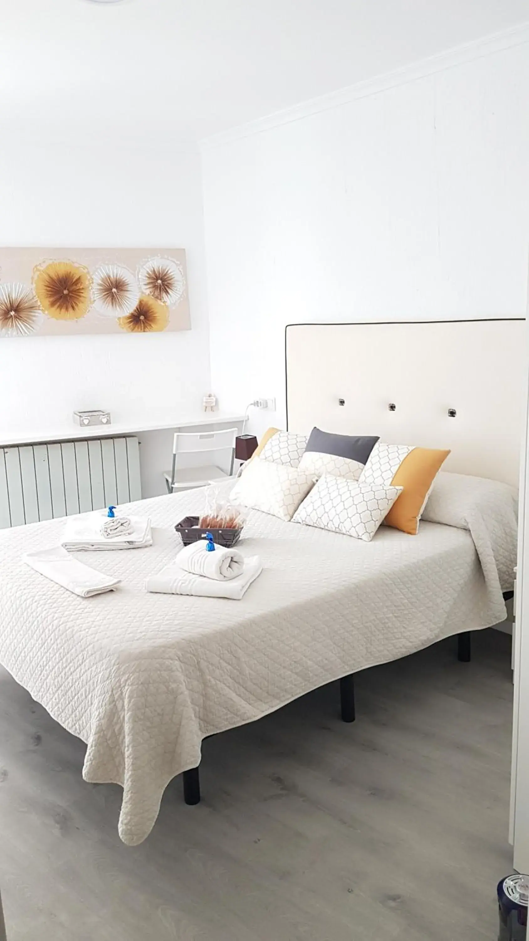 Double Room with Private Bathroom in Casa Botes Double Room with Private Bathroom in Casa Botes