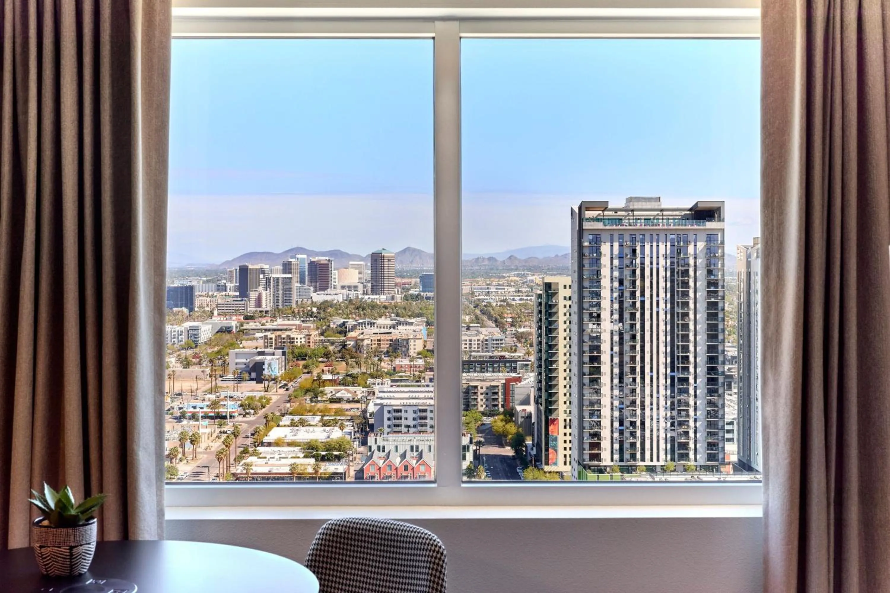 Photo of the whole room in Sheraton Phoenix Downtown