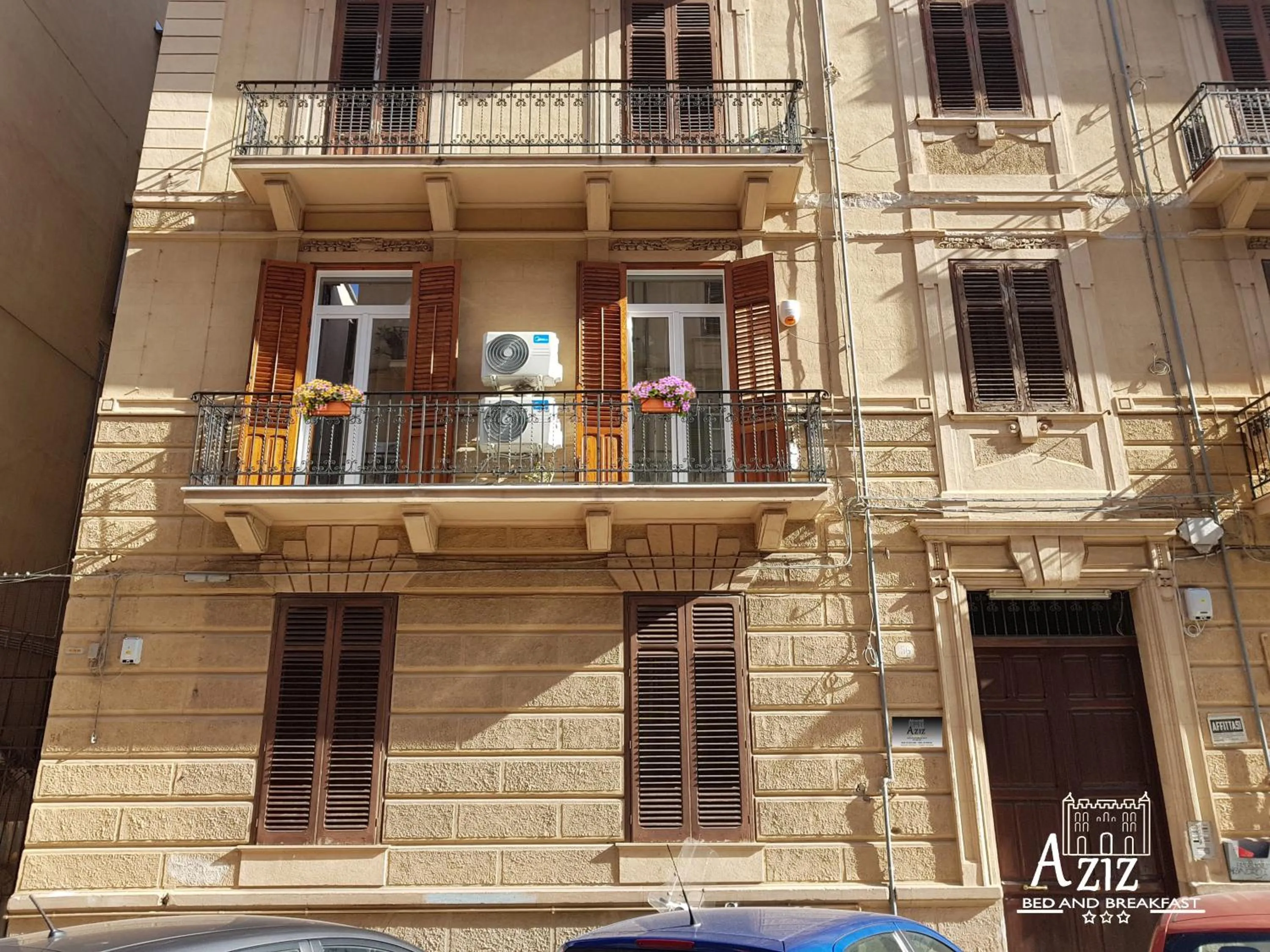 Facade/entrance in Aziz b&b