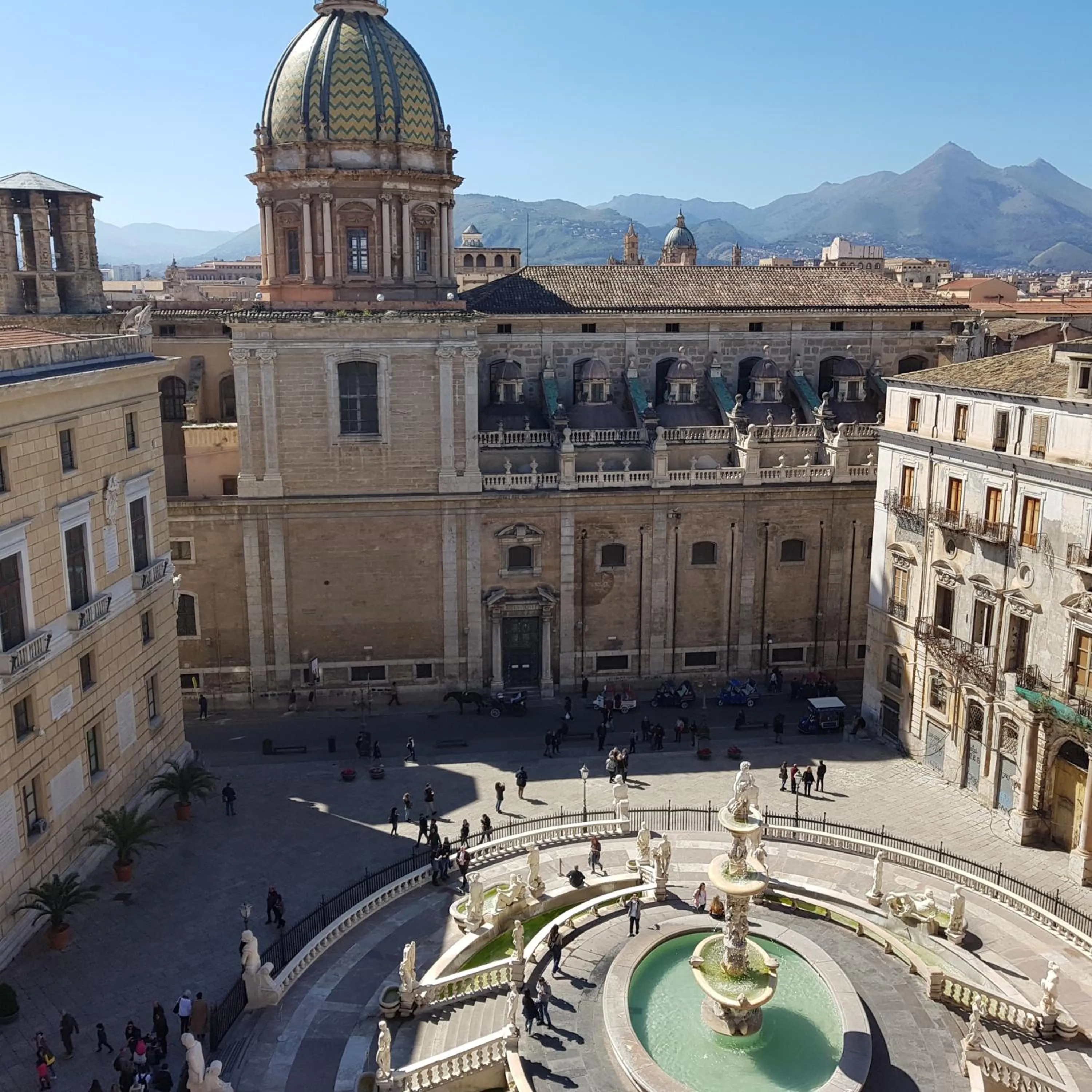 Entertainment in Aziz b&b