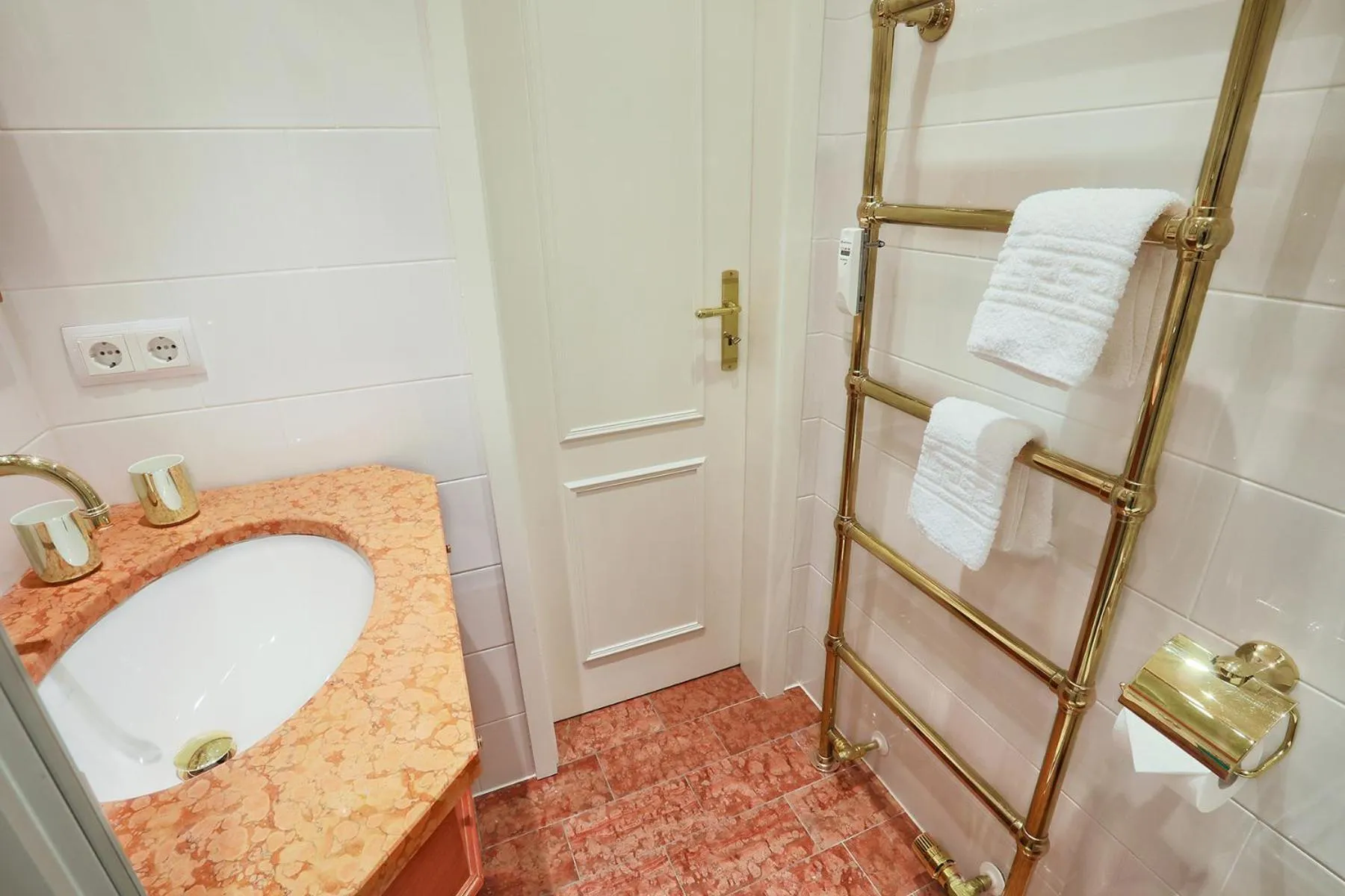 Bathroom, Bed in Ferienwohnung Feskerdam 28 OG